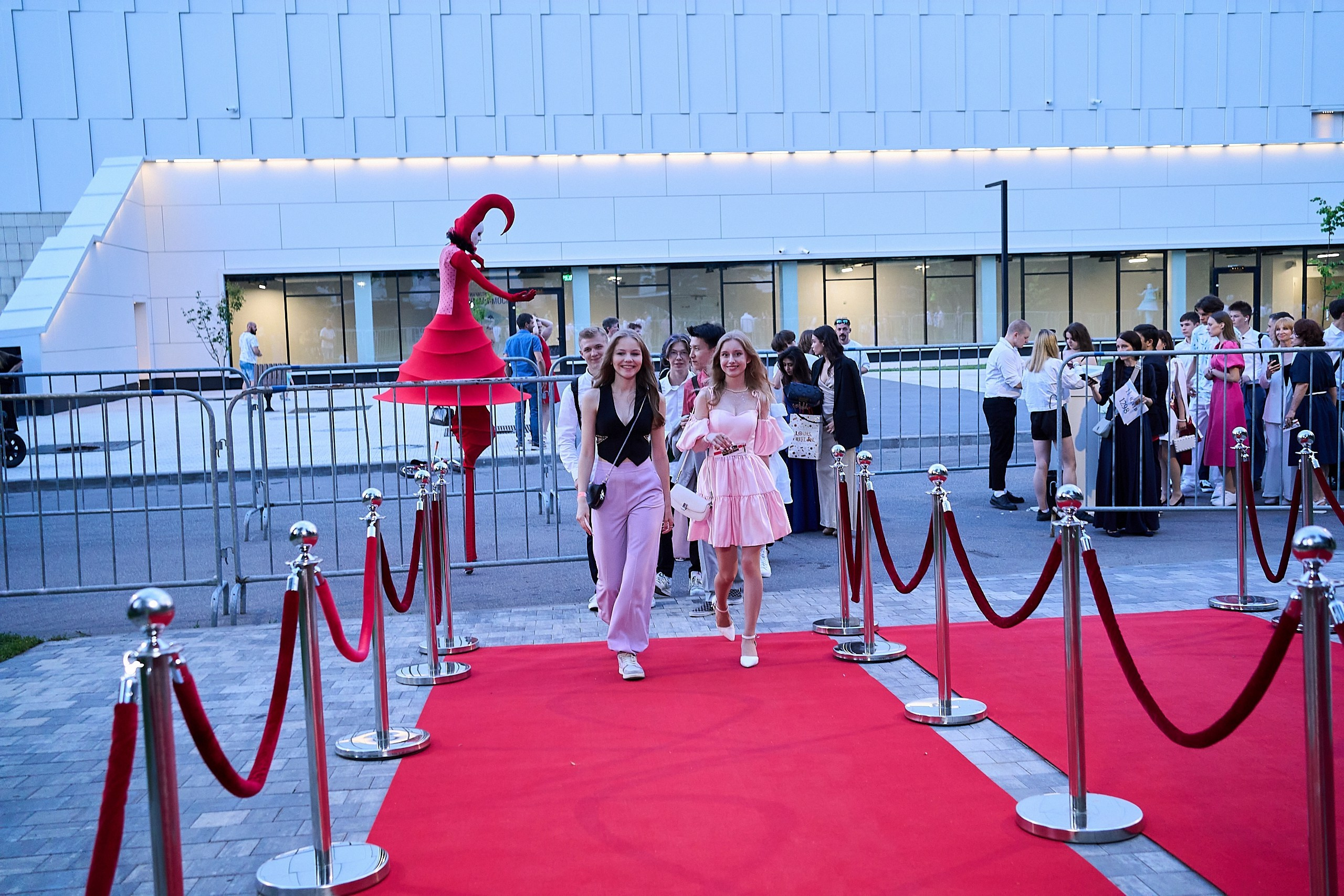 Выпускной 2024 концертный зал Академия ВТБ. Фотограф и Видеограф в Москве. Олег Корушев