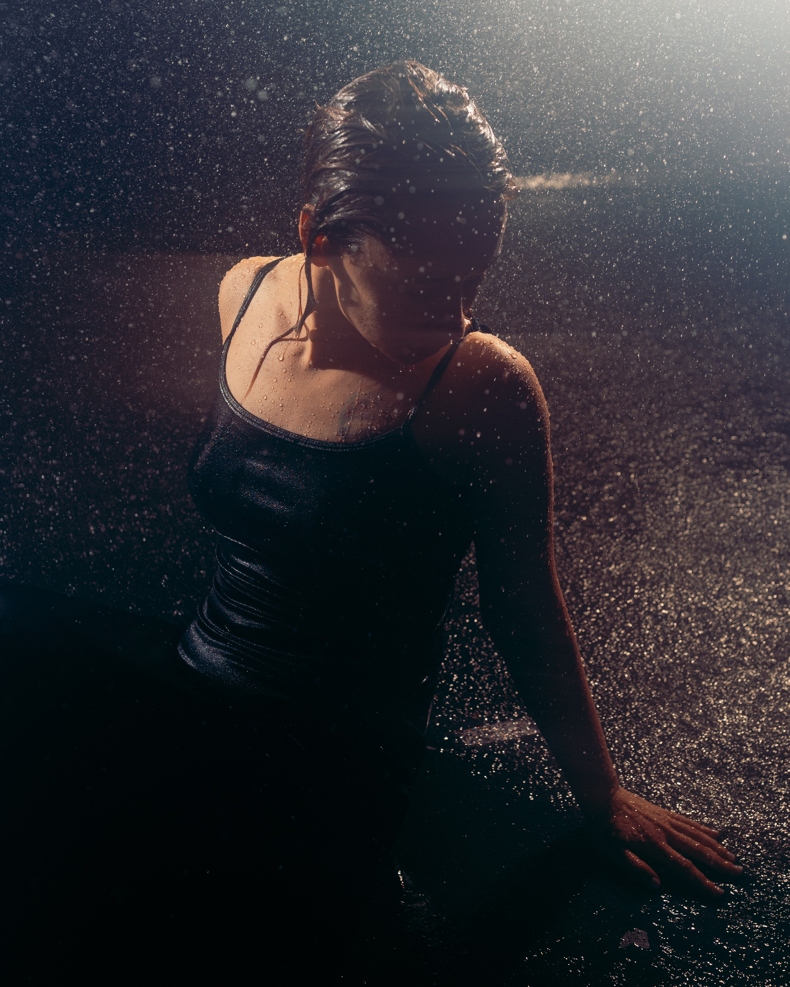 Съёмка в фотостудии с дождём. Фотоведьма Дарья Нечинская