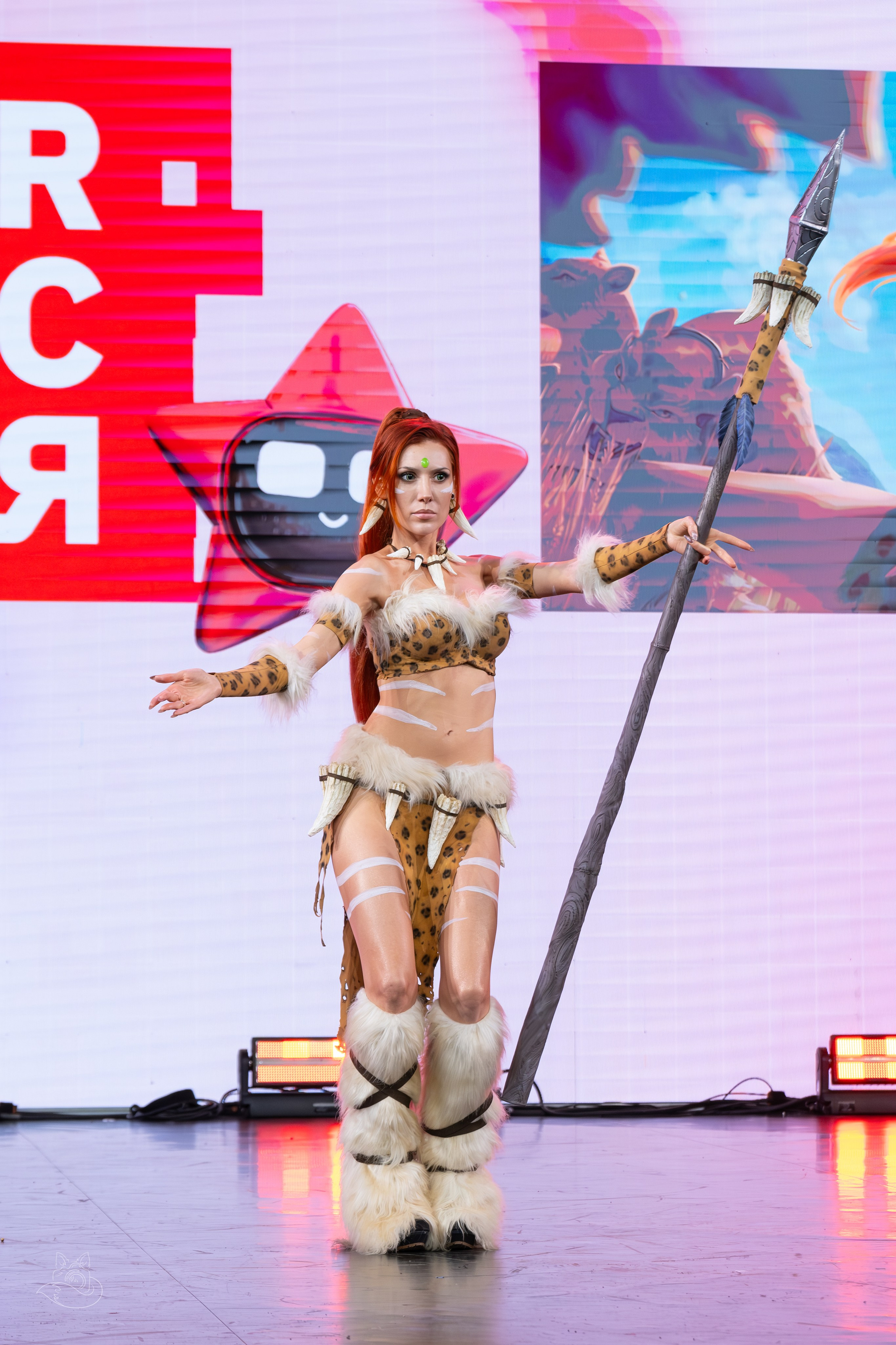 Сцена РЭД ЭКСПО 2024. Косплей фотограф