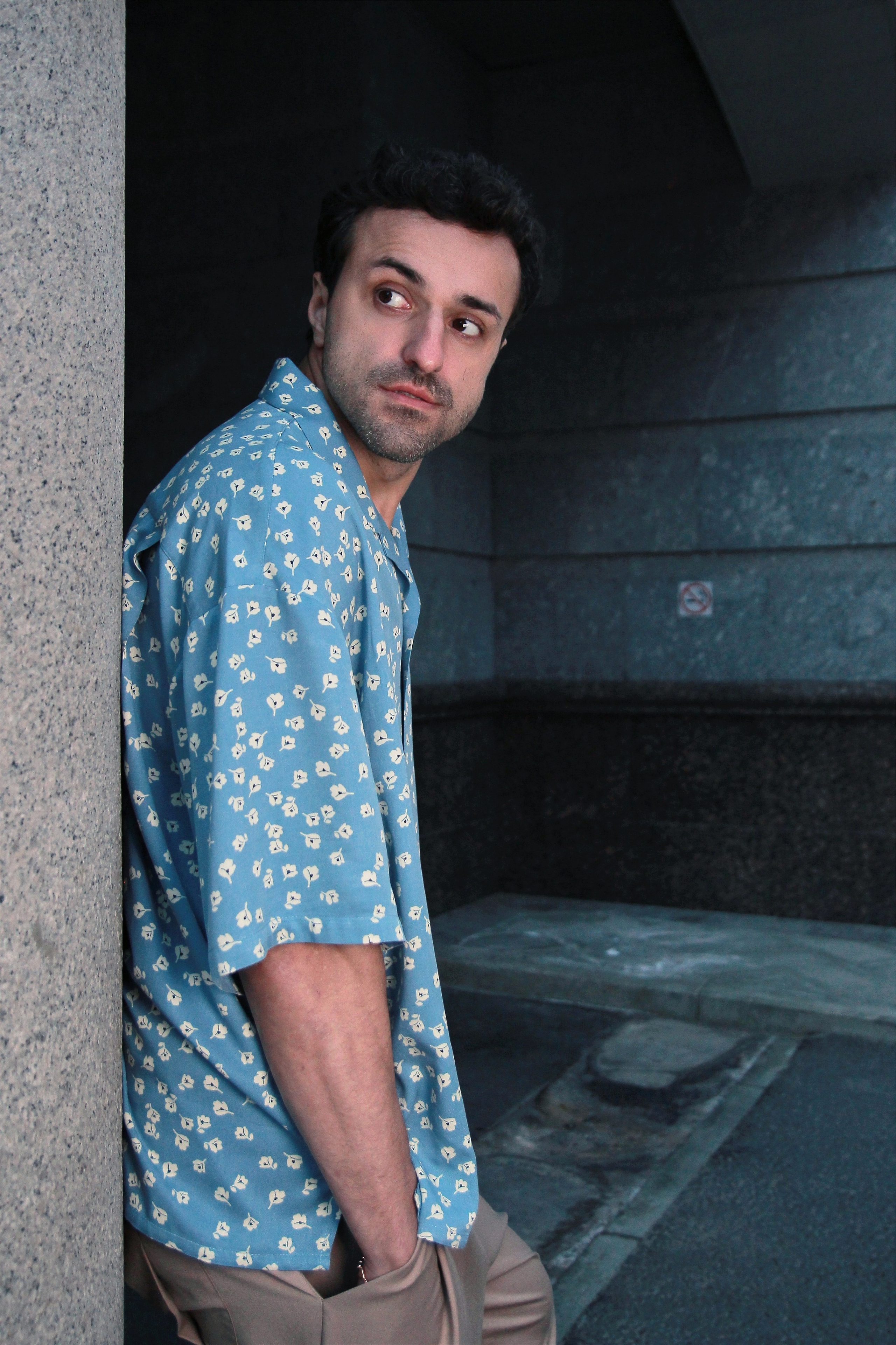 Мужской портрет. Контакты