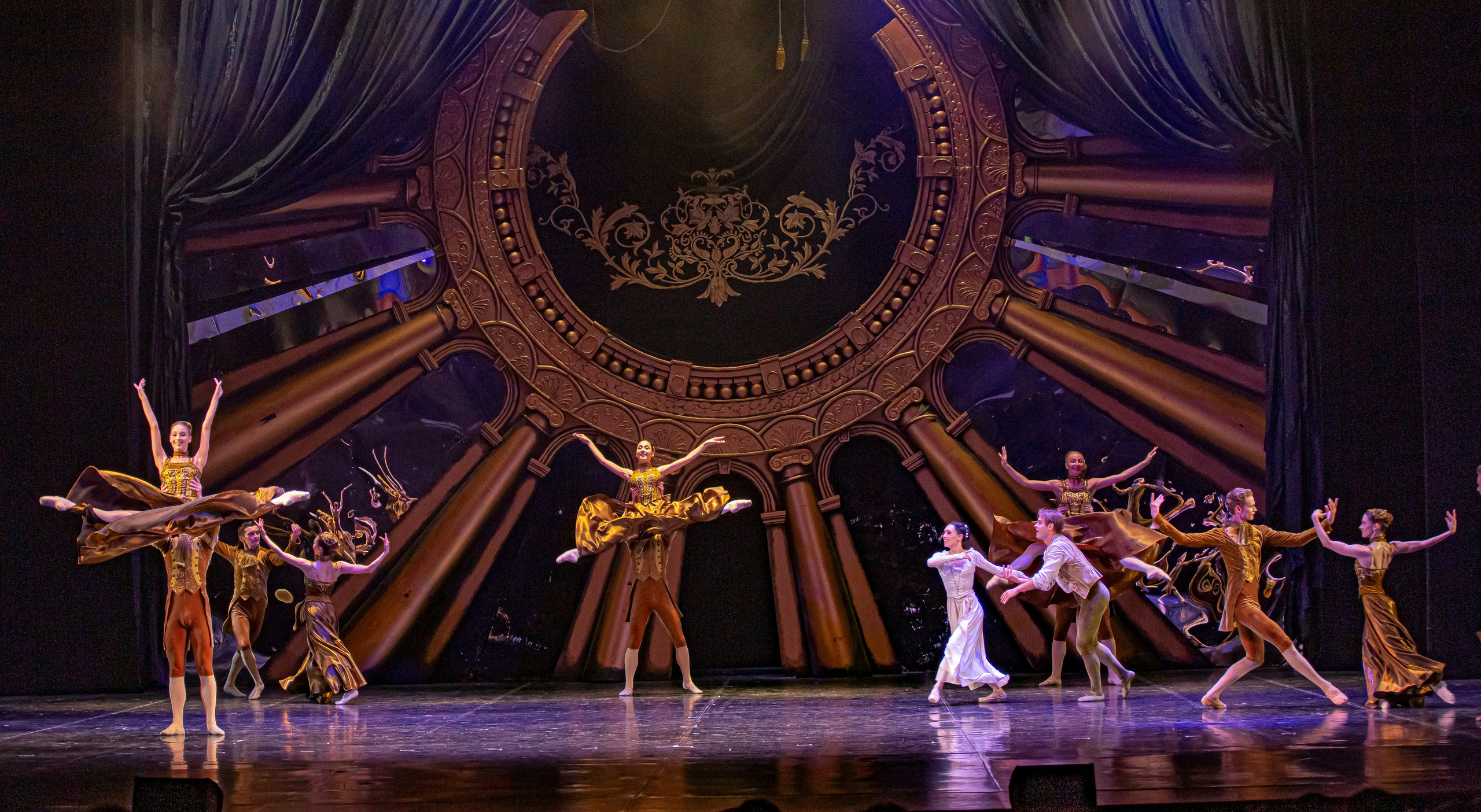 Русский Гамлет спектакль премьера Марийского театра оперы и балета в Зимнем театре г. Сочи. Фотограф в Сочи Юрий Шептаев