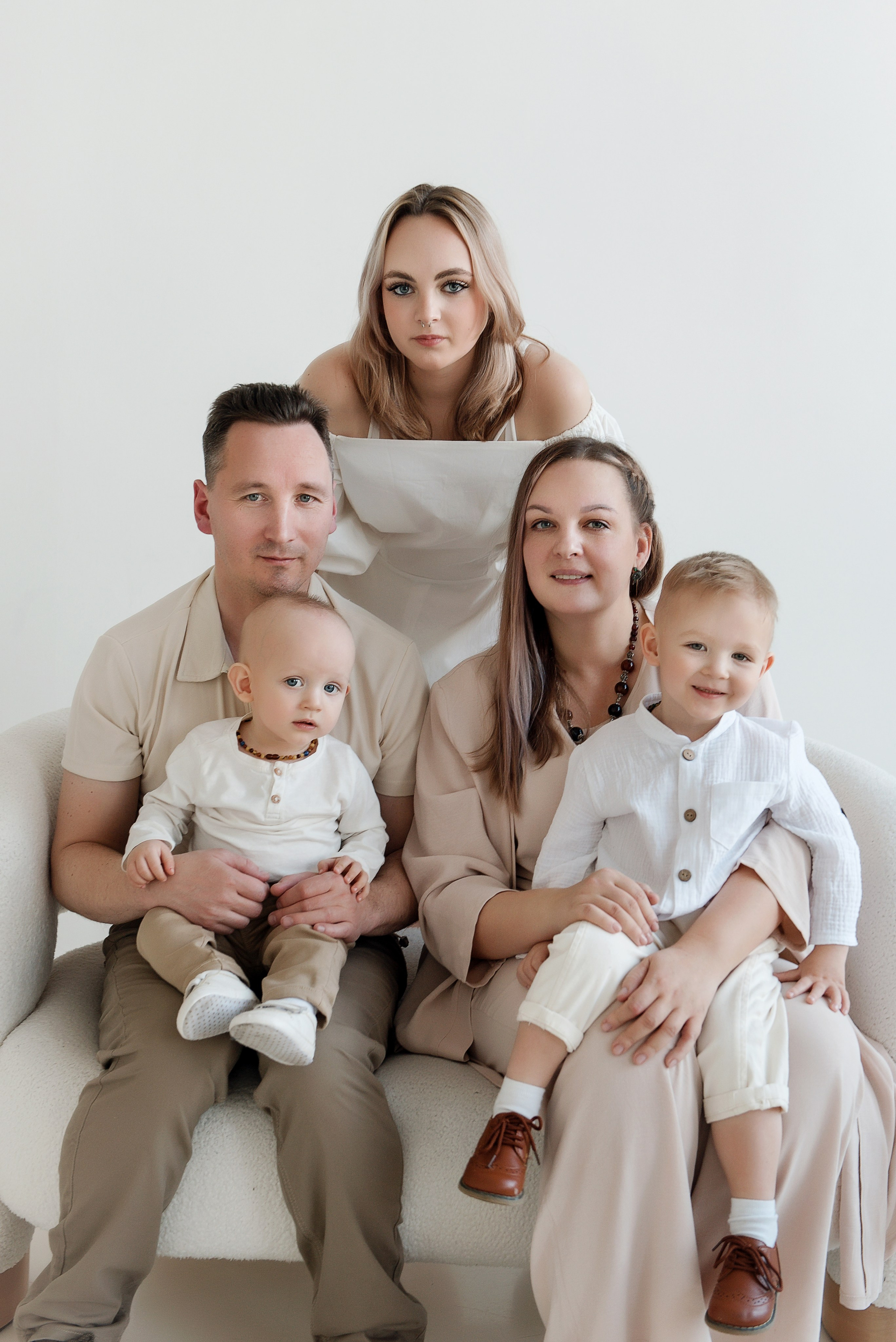 Семейная съёмка большой семьи в Москве. Детский фотограф в Долгопрудном и Москве