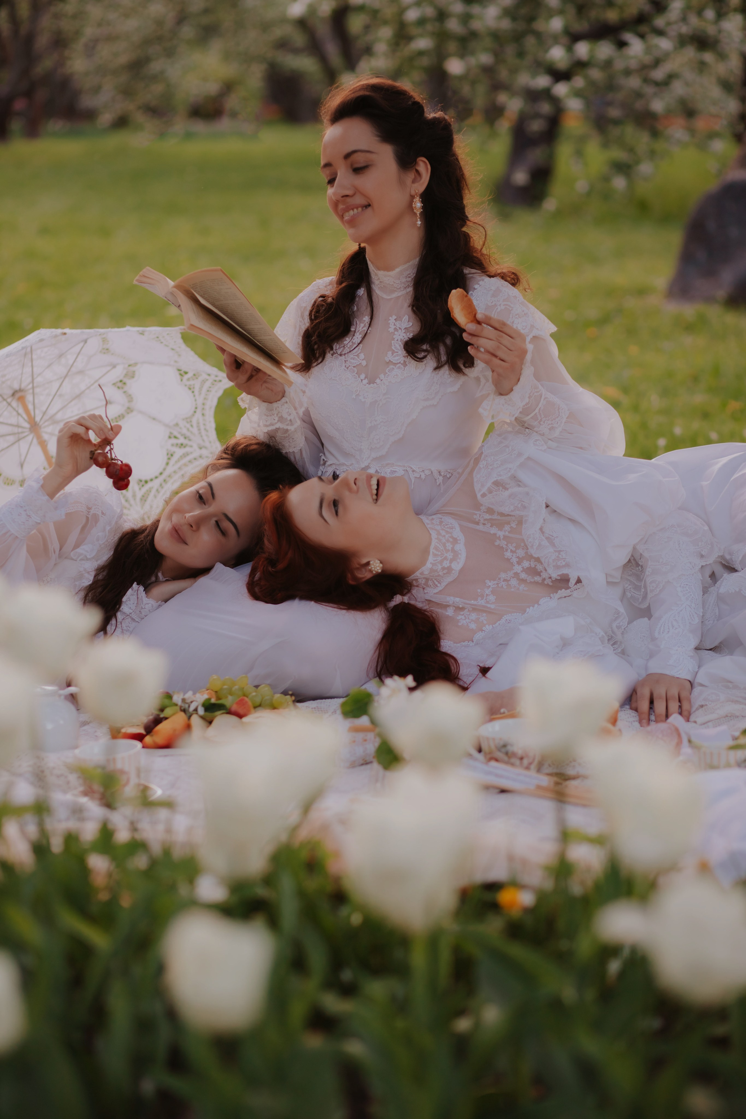 Яблоневый сад. Художественная винтажная фотография