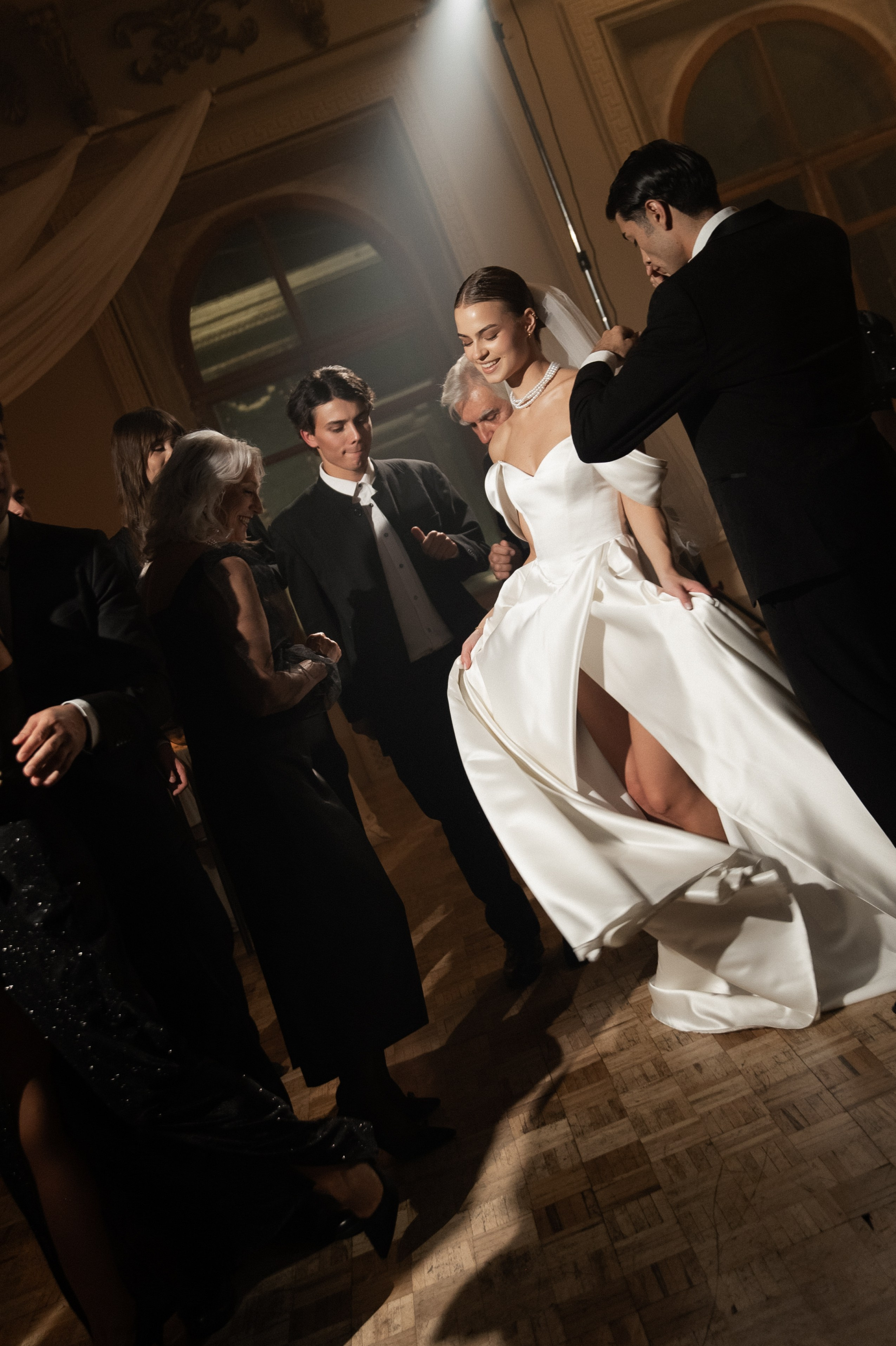 Камерный свадебный ужин при свечах в старинном особняке в фотостудии 21. Kult. Ярослава Ерина — свадебный фотограф в Москве