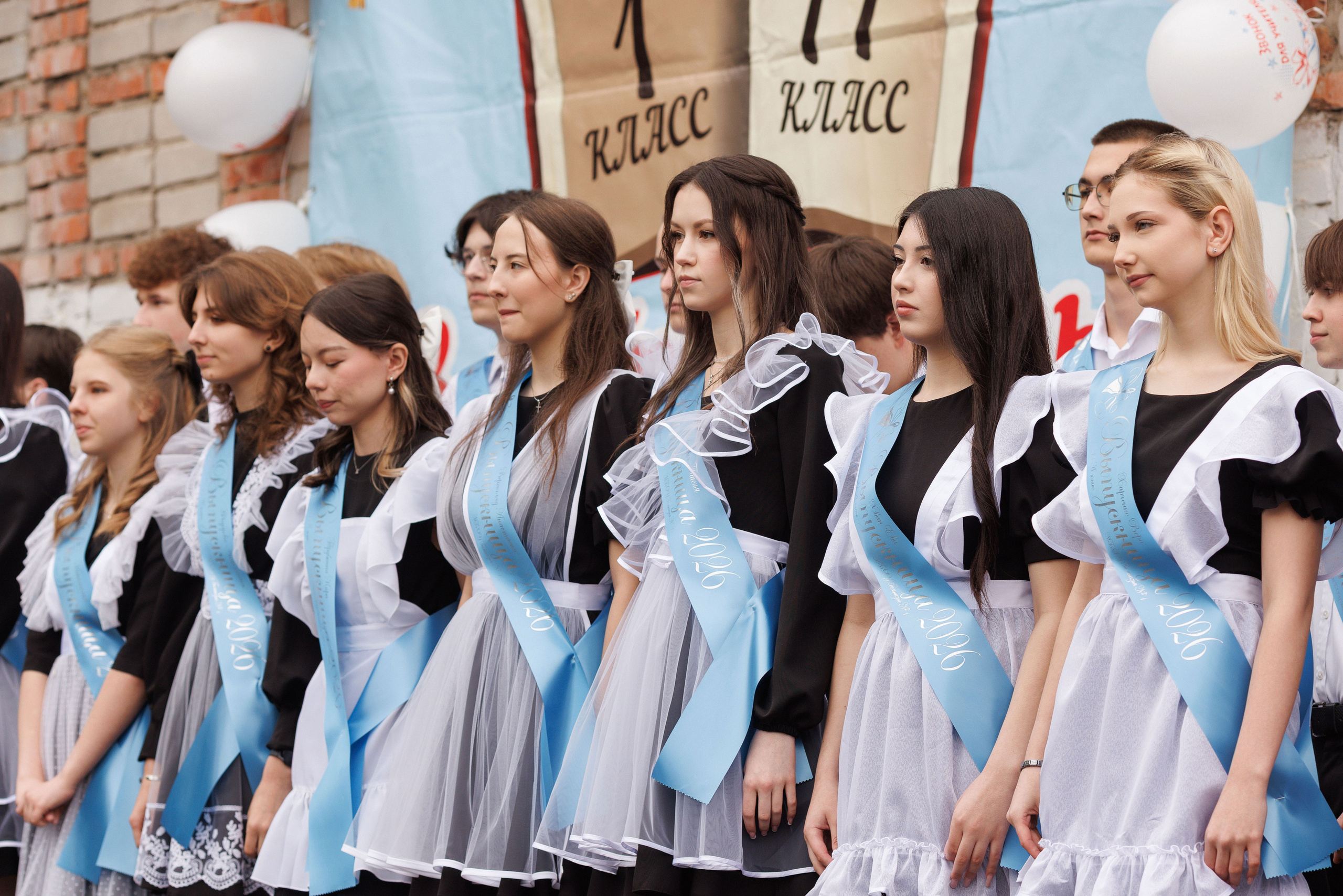 Последний звонок Гимназия Артем. Photoalbum-vl.ru