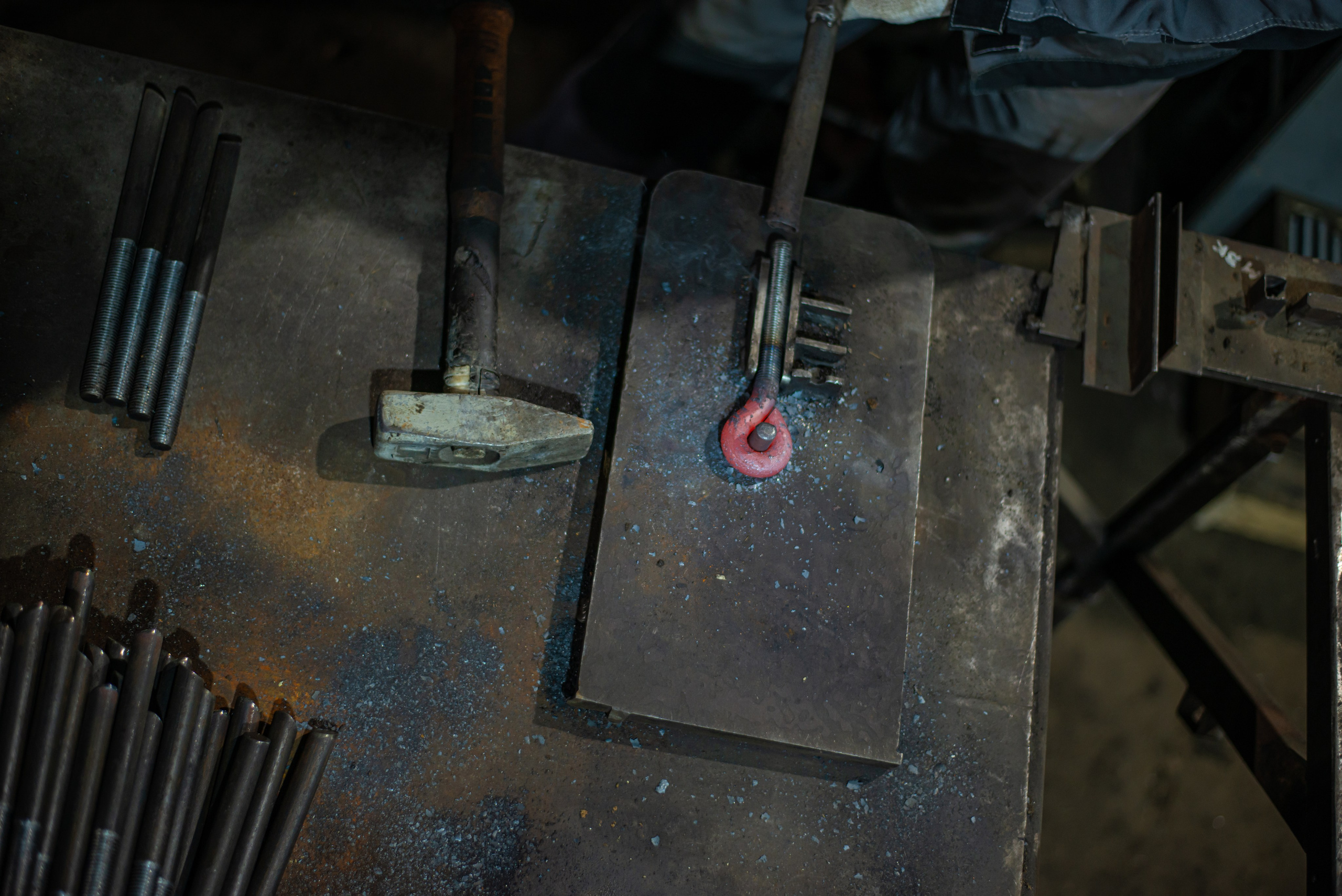 Тех обслуживание нерудных карьеров, строительство ангаров, промышленное строительство, токарные работы, ремонт установок, сеялок, грохотов,. Rystemys Picture