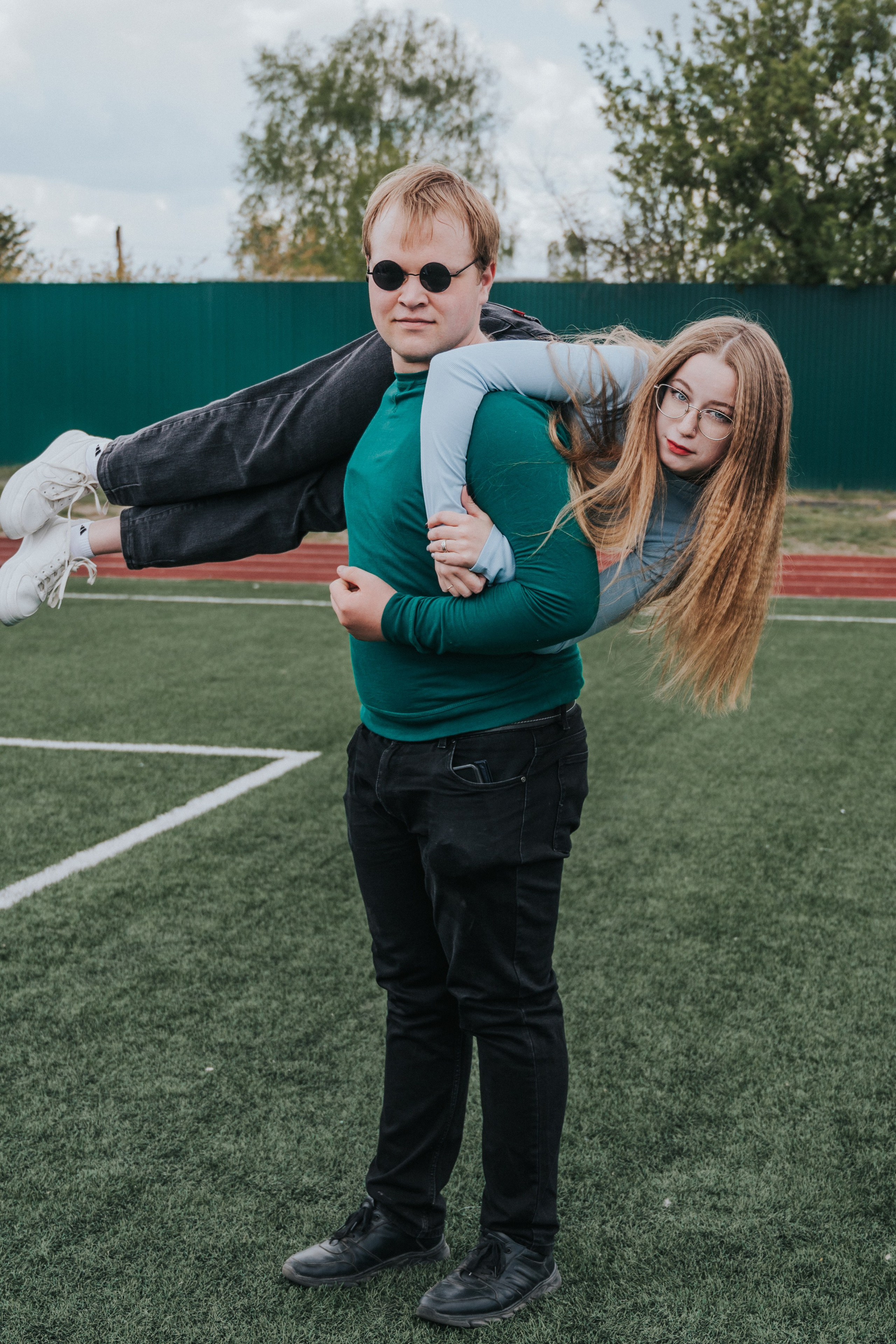 Спортплощадка. Выпускные альбомы и Школьный фотограф в Алексеевке, Бирюче, Красном