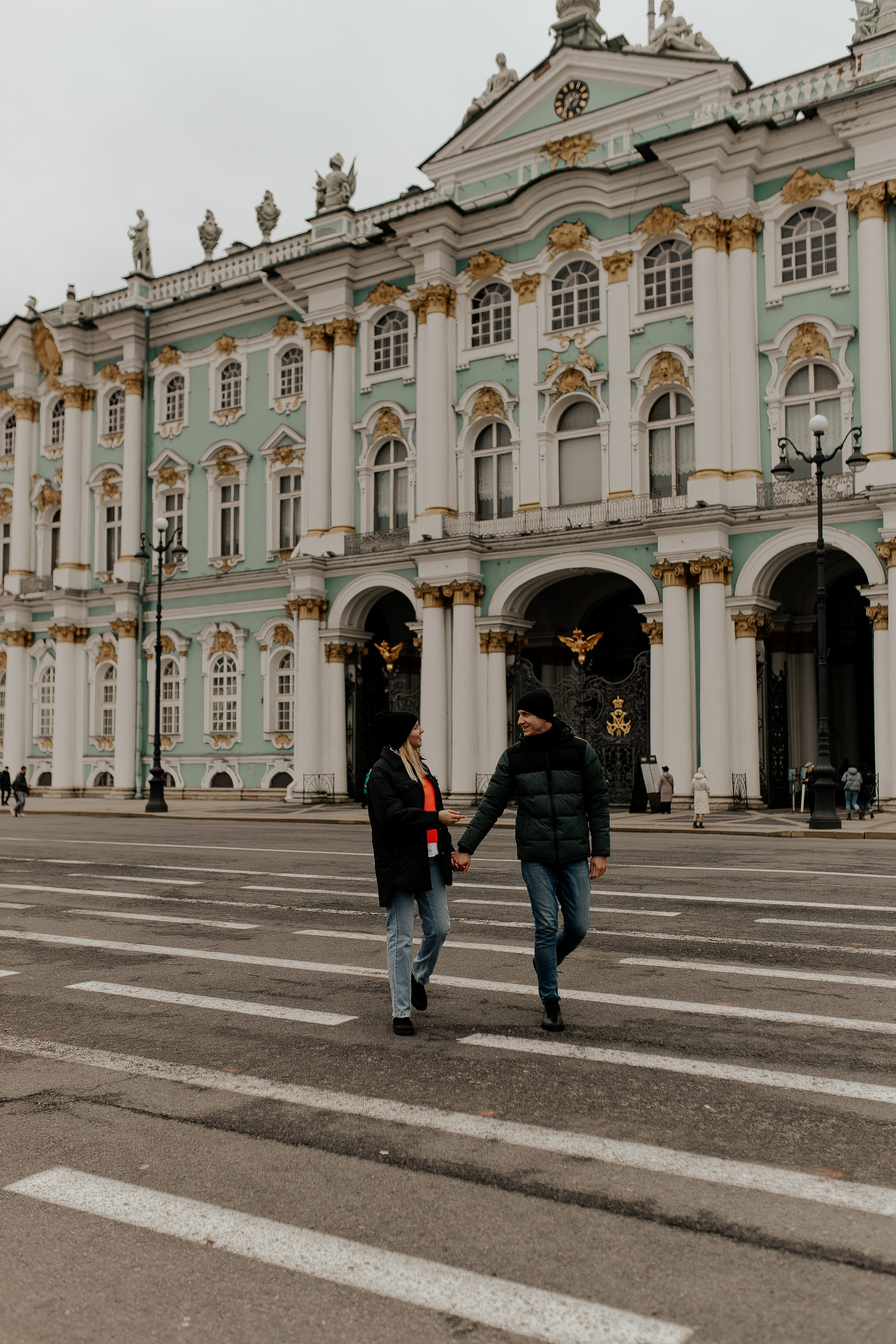 Поцелуй у Эрмитажа. Фотограф в Санкт-Петербурге Лиза Семченкова