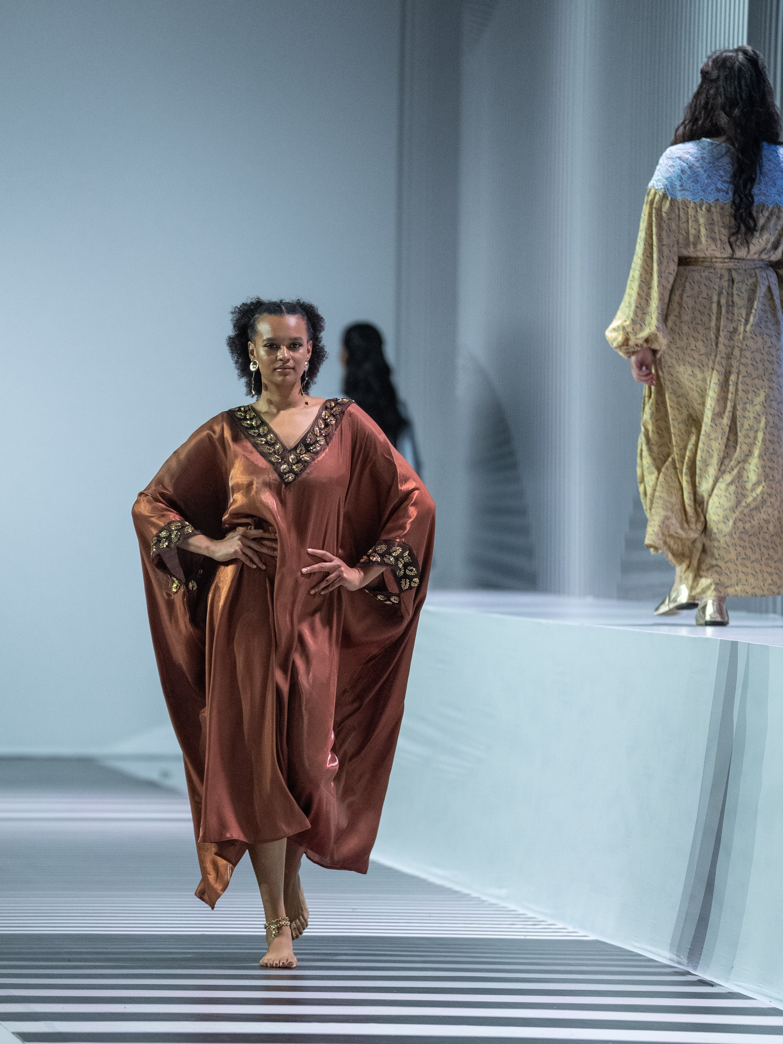 Brand AINASH QARA. Сайт Алматинского НЮ АРТ, будуар и фэшн фотографа Дениса Карпенко