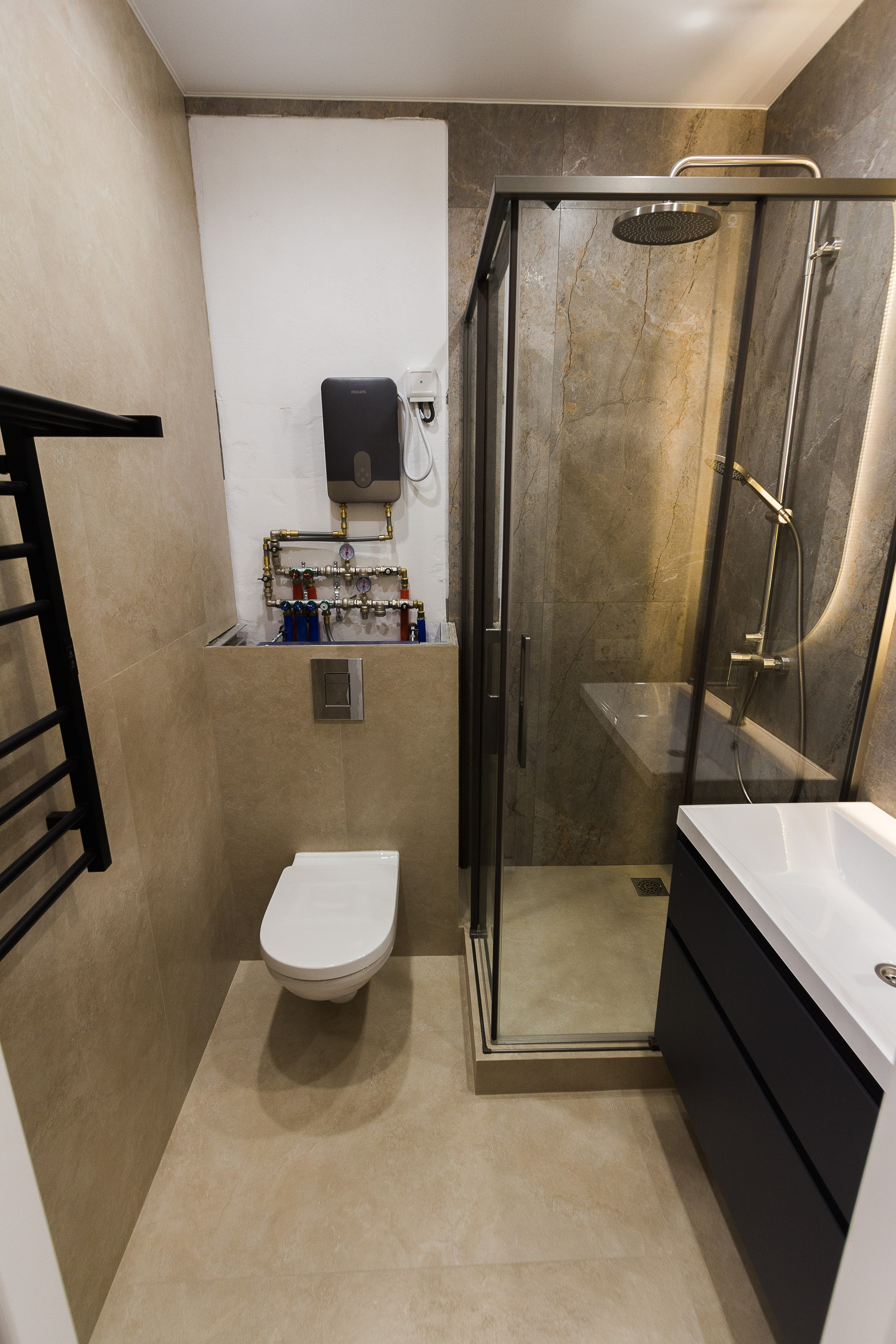 Bathroom renovation Laparet porcelain stoneware, installation with suspended toilet, shower stall ladder, Sink with bedside table 80*40