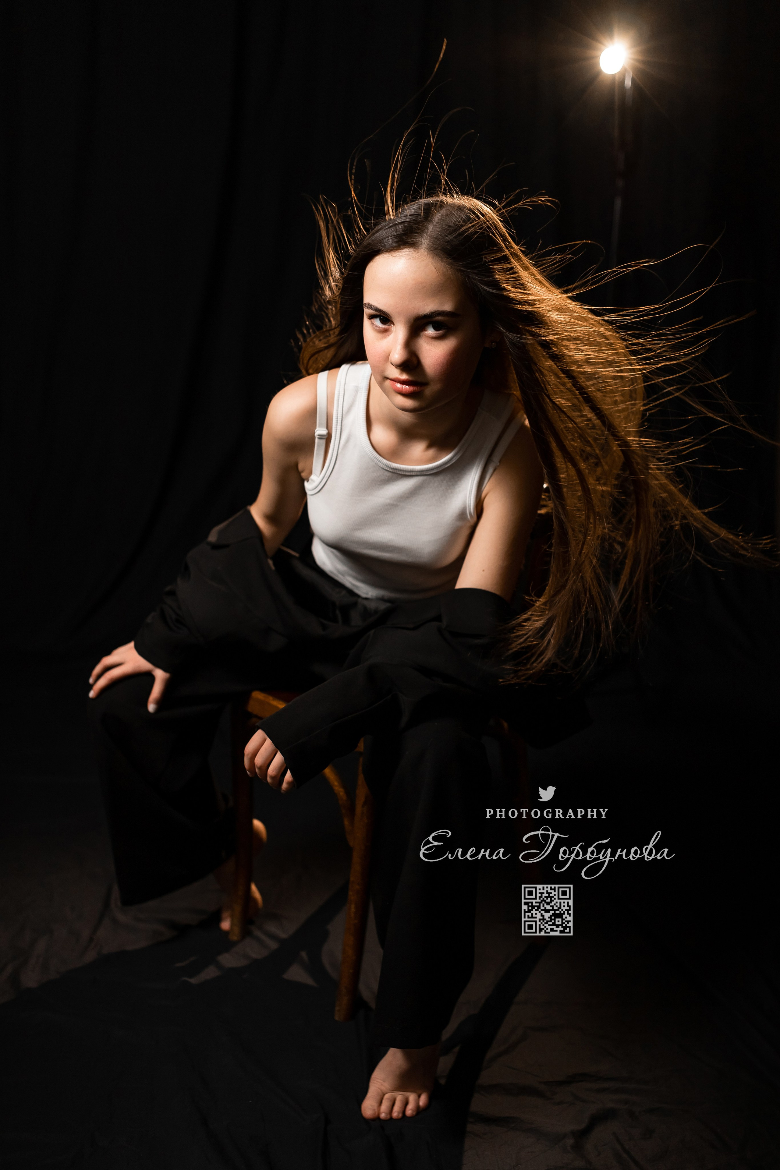 Моя студия. Полина и стул. Январь 2024. Фотограф Пермь. Свадьбы. Семья и дети, школа, д. сад. Фотокниги