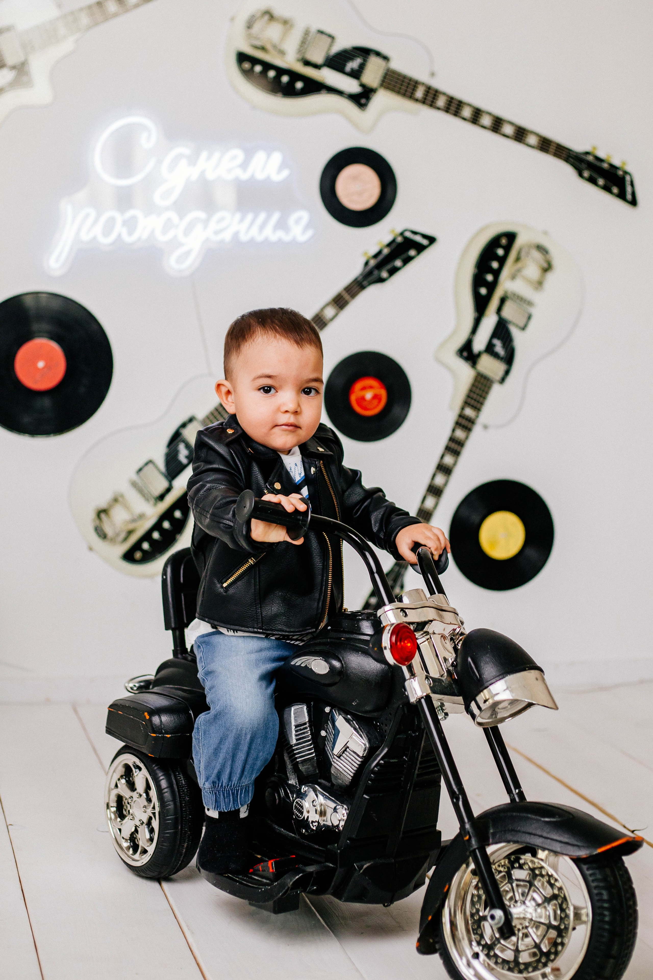 Лев с семьей. Рыжова Тамара