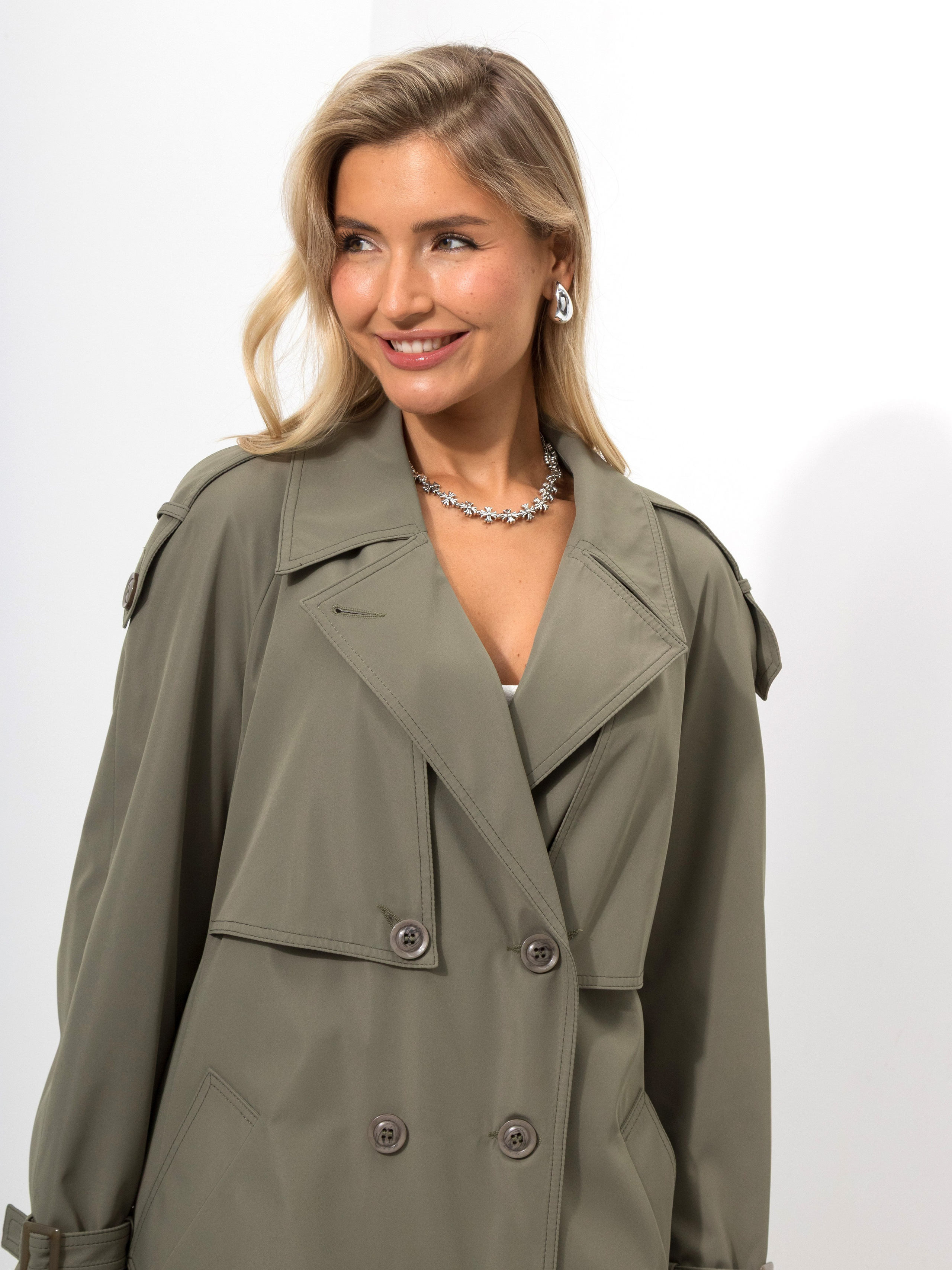 Тренчи. ФОТО для МАРКЕТПЛЕЙСОВ