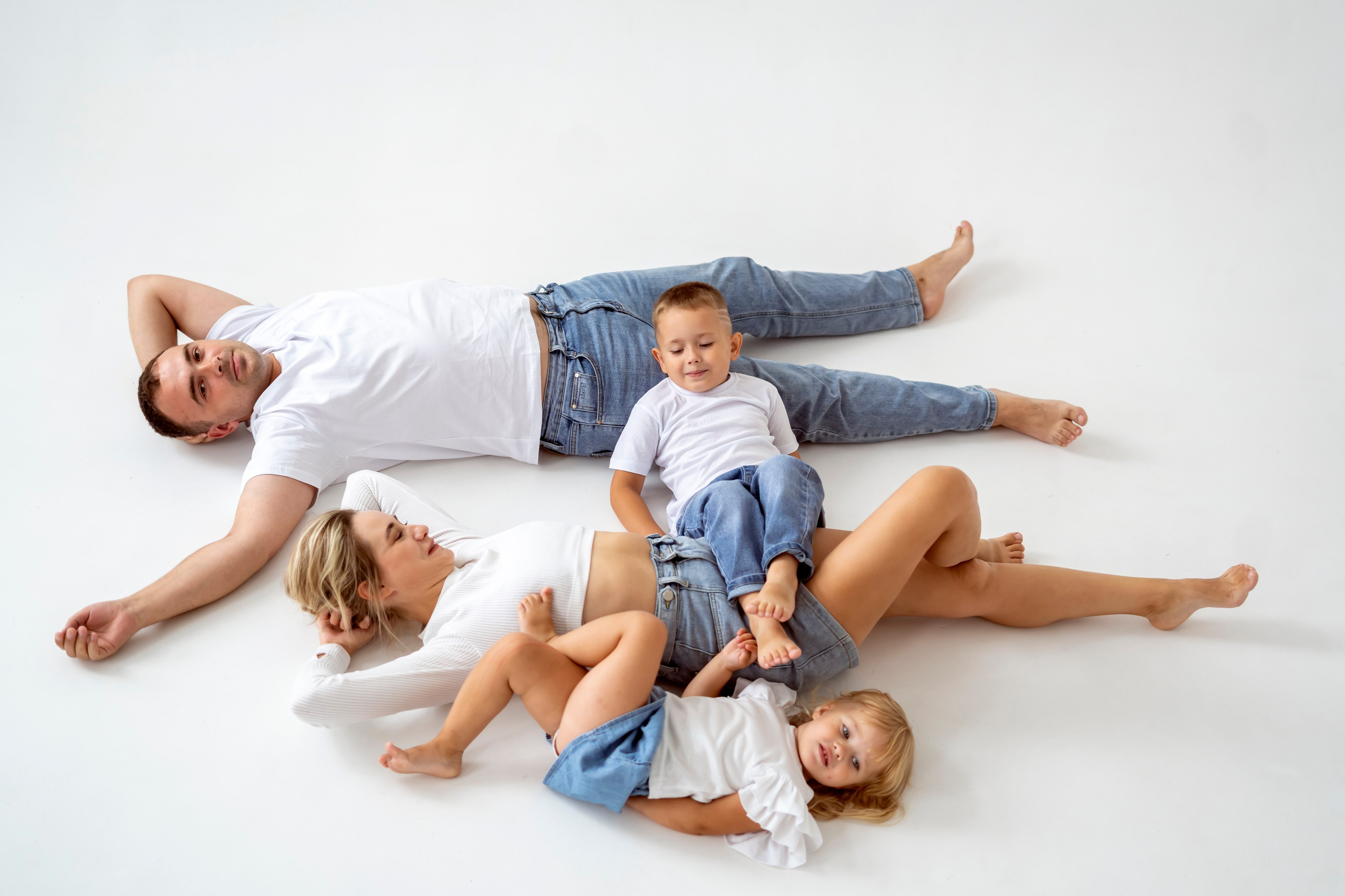 Семейная съёмка на циклораме. Семейный и детский фотограф в Хабаровске Анна Гриневич