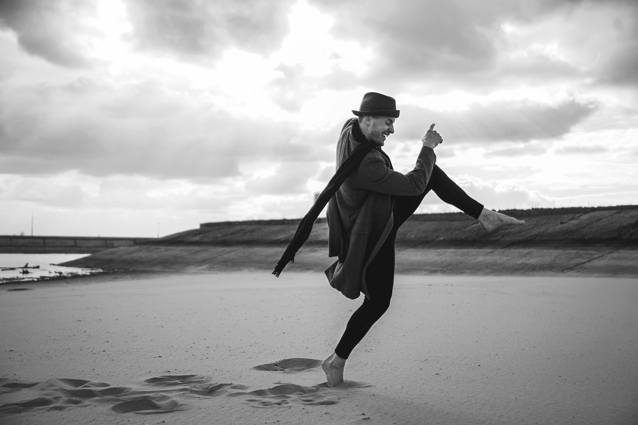 Мужская фотосессия на пляже Новосибирск. Портретный фотограф Новосибирск Дарья Едапина. Фотограф Дарья Едапина Новосибирск