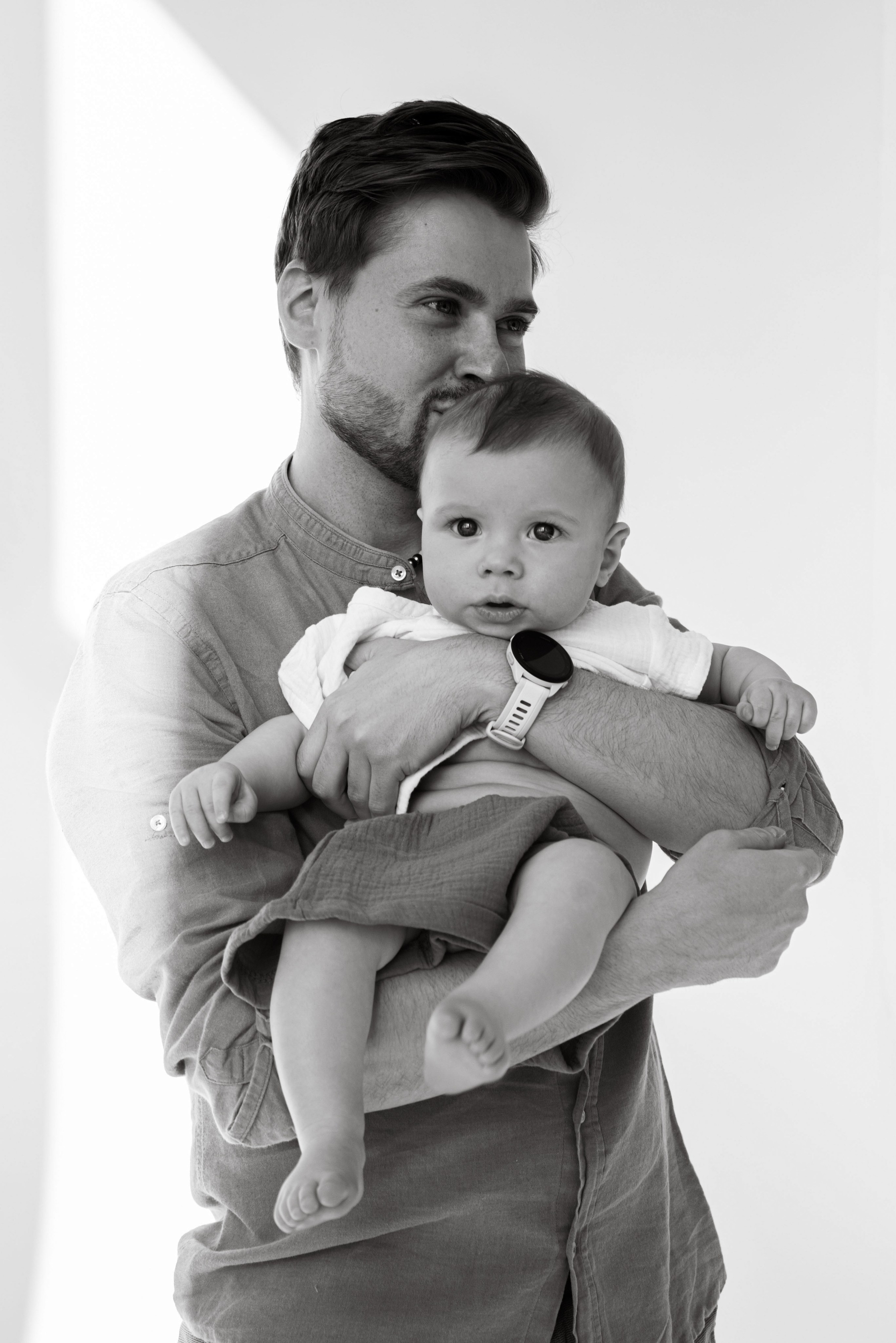 Сергеевы семейная студийная фотосессия. Профессиональный фотограф в Твери Иванова Юлия