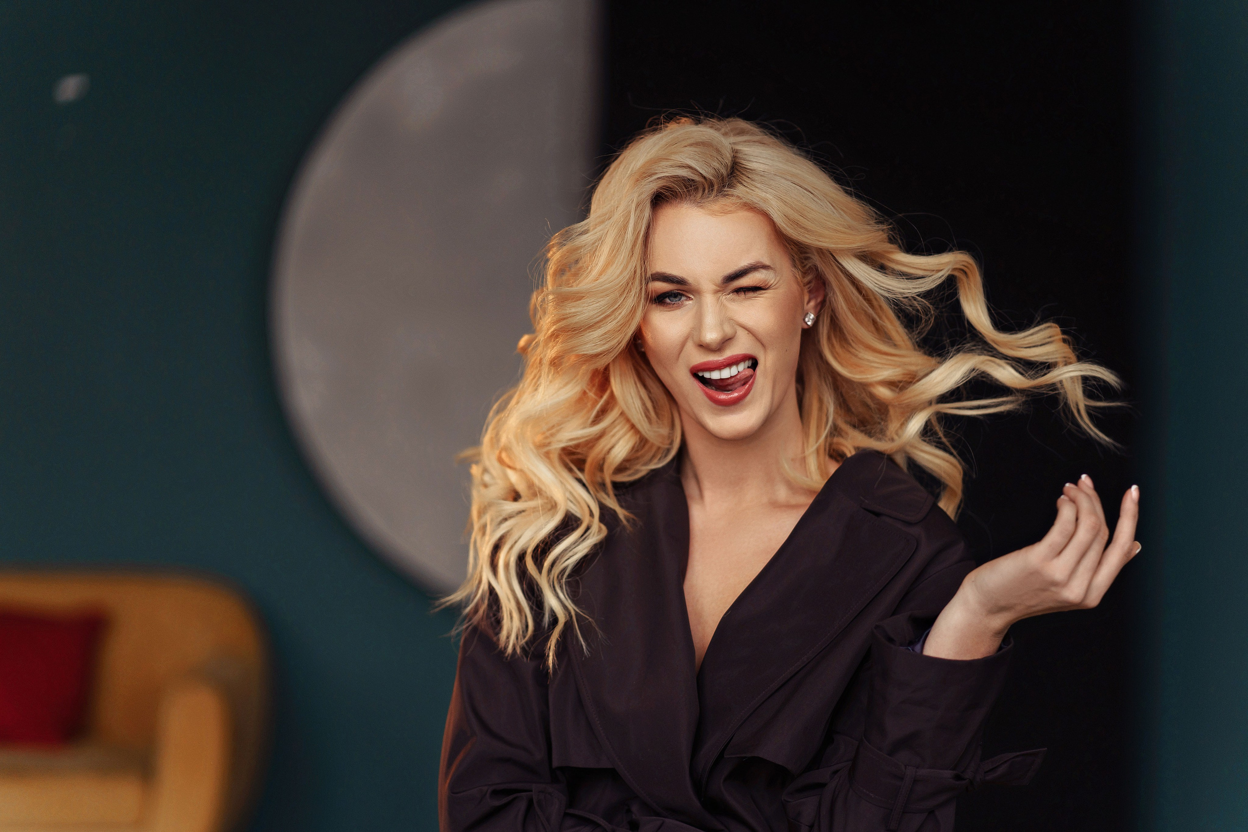 Фотосессия для Алины Засобиной в стильных образах в студии. Свадебный и портретный фотограф Клипа Максим