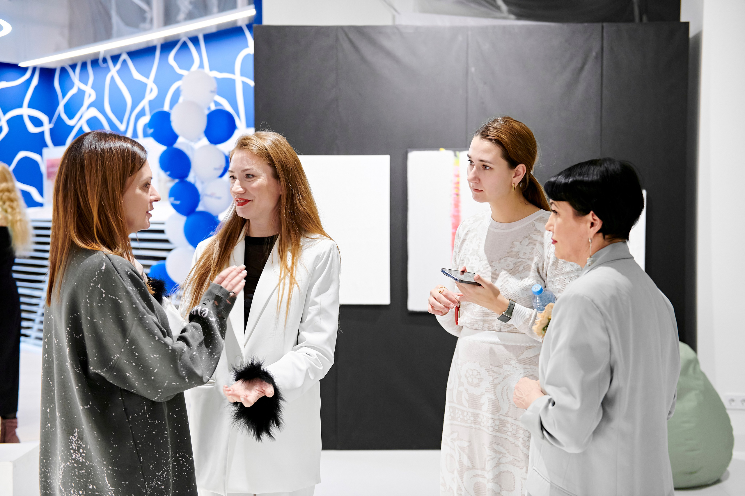 The Holst. Выставка Юлии Остапенко. Фотограф Постольник Дарья