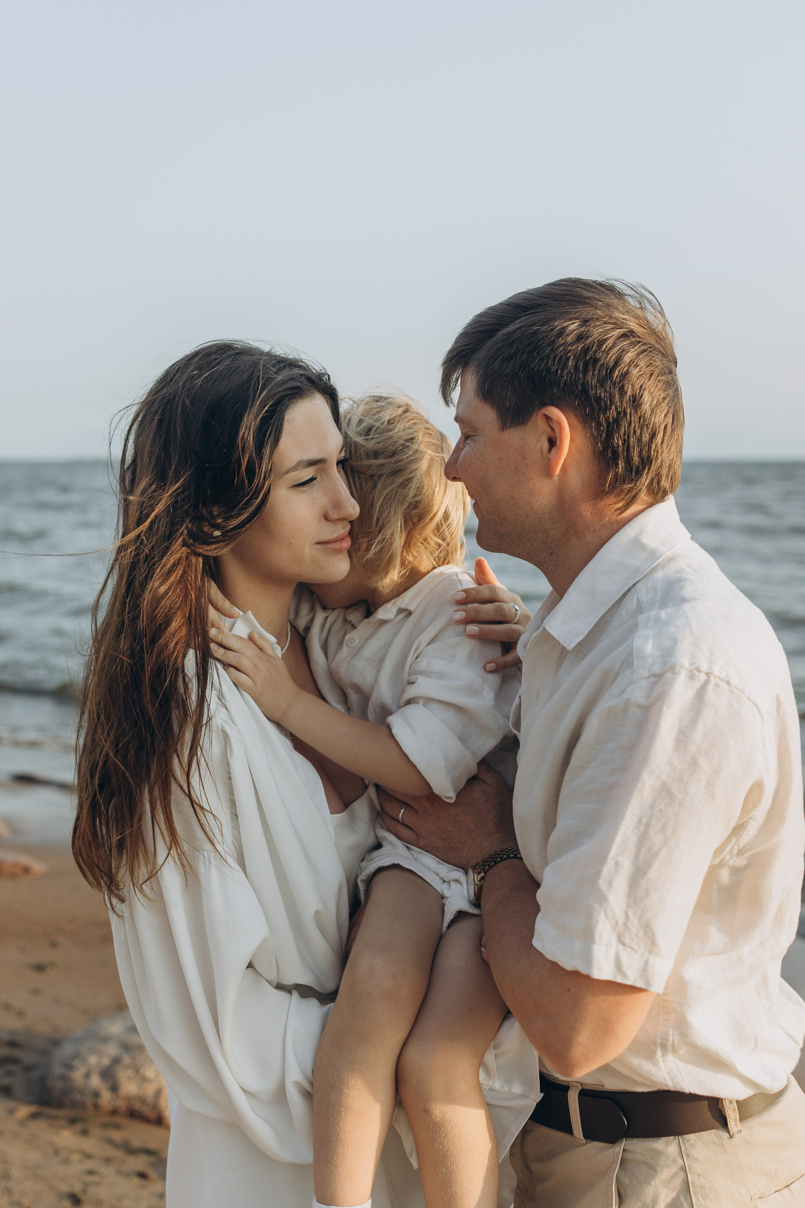 Эмилия, Дмитрий и Демид на Финском заливе. Семейный фотограф в Москве Виктория Ястребинская