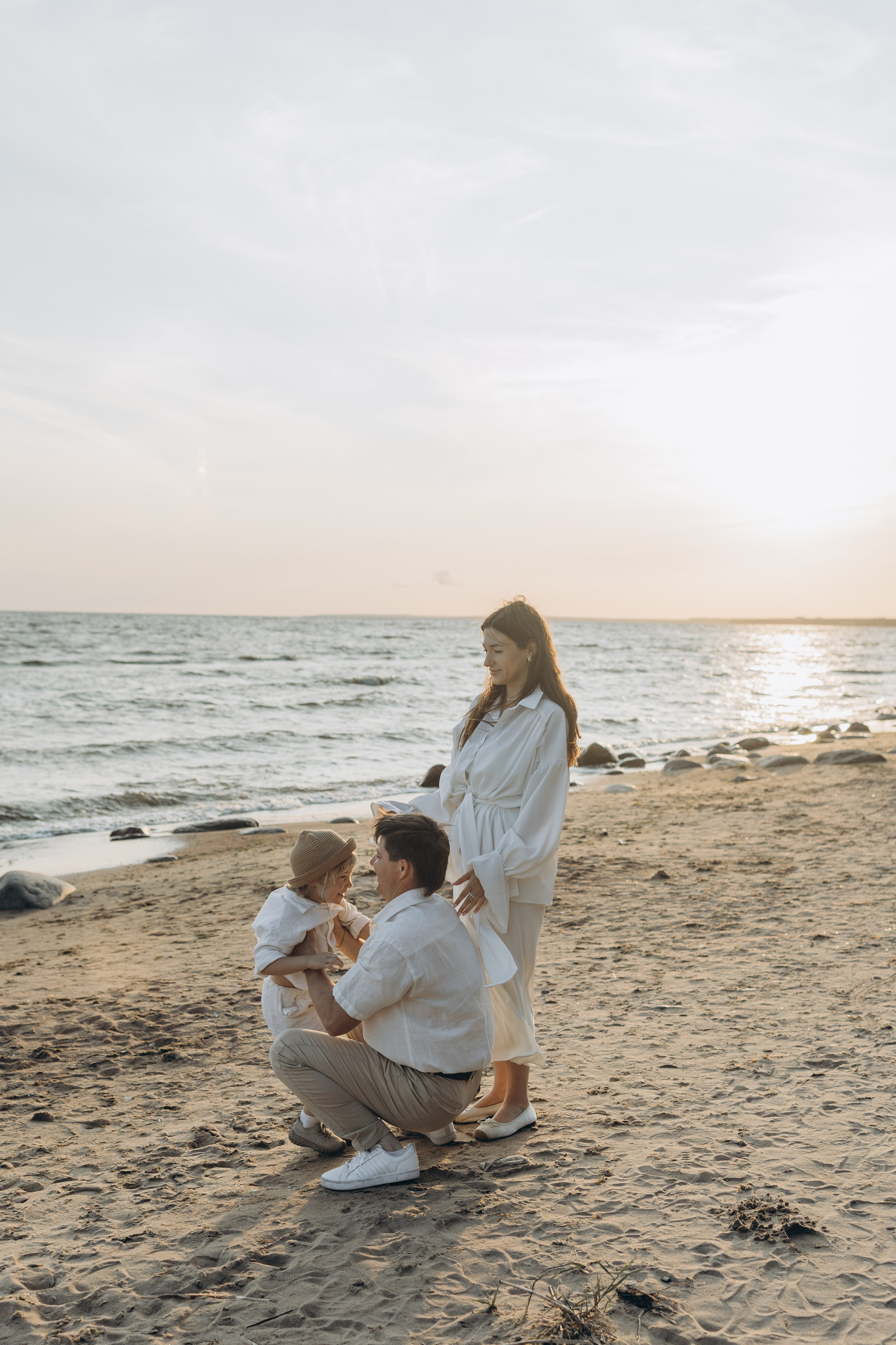 Эмилия, Дмитрий и Демид на Финском заливе. Семейный фотограф в Москве Виктория Ястребинская