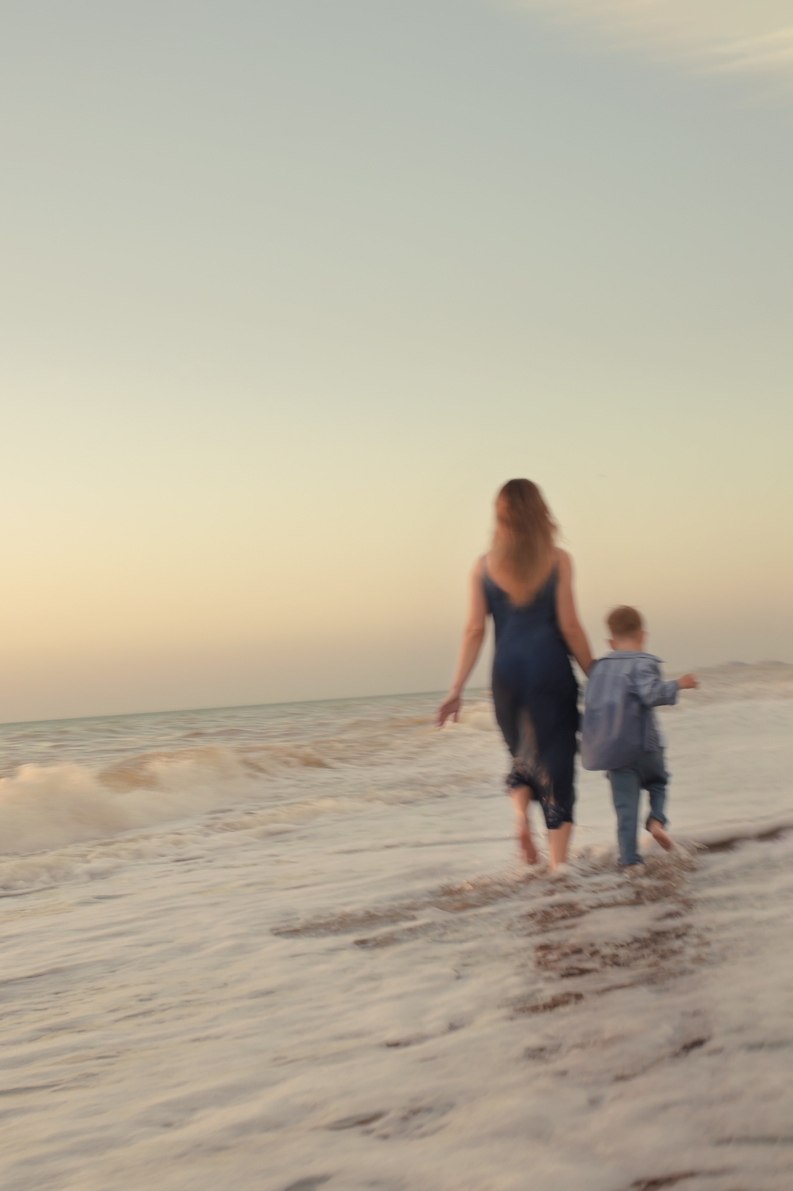 Катя и Илюша на пляже. Главная