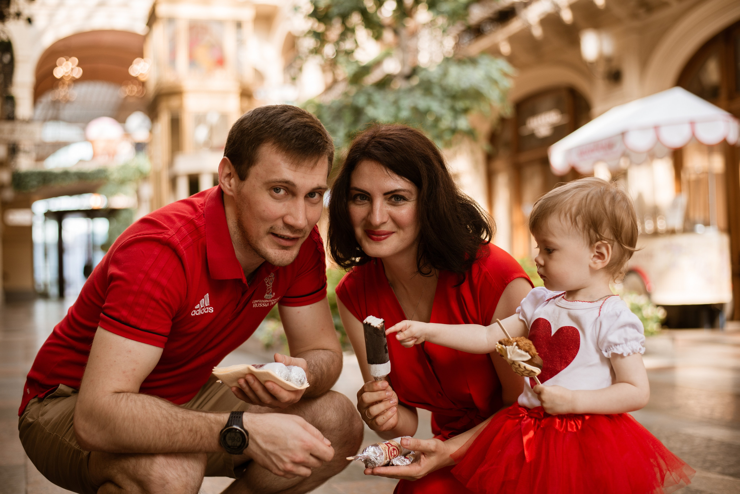 Одна семейная фотоистория в ГУМе. Фотограф • Фототерапевт г. Москва