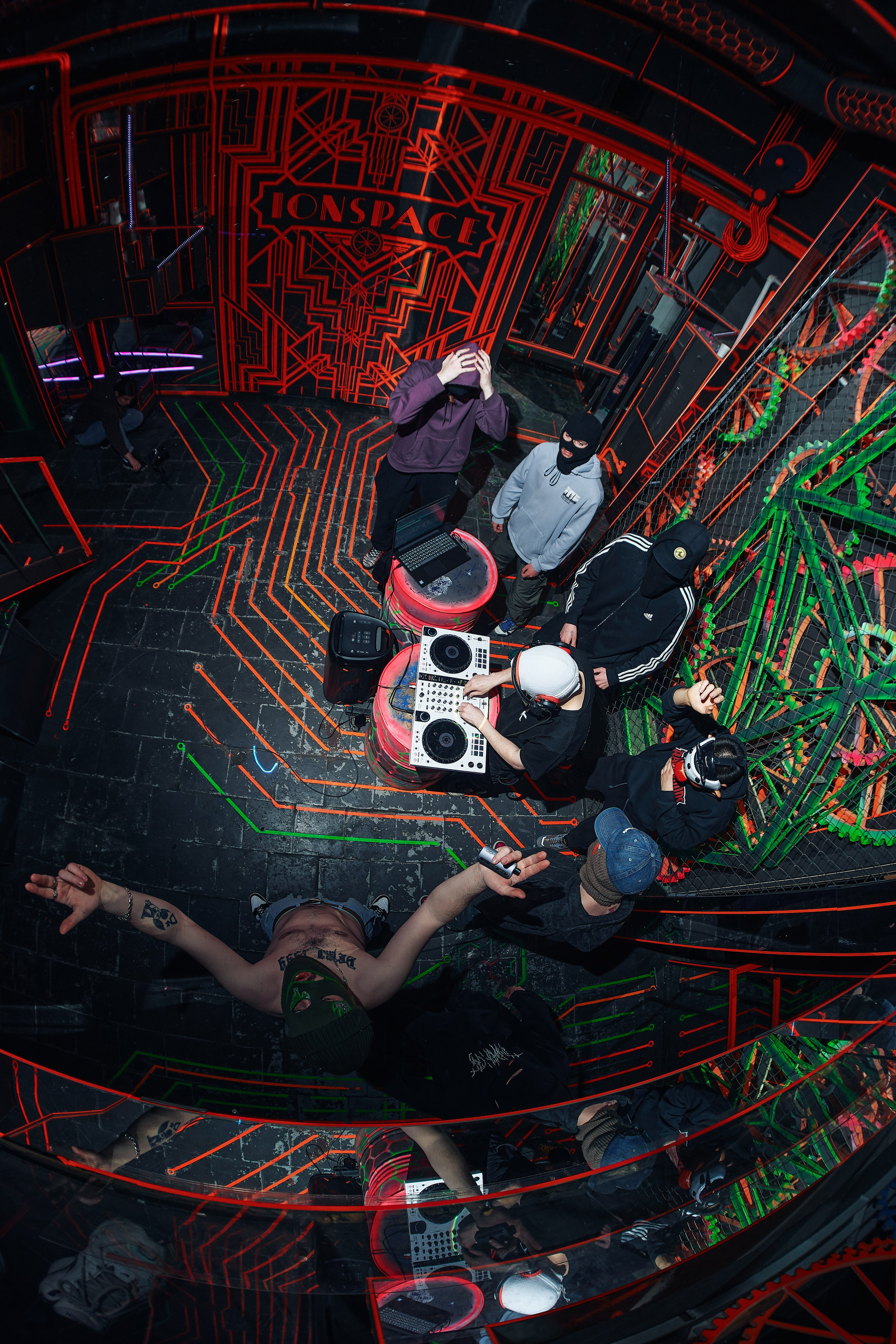 DNK. Московский фотограф WHRMZD