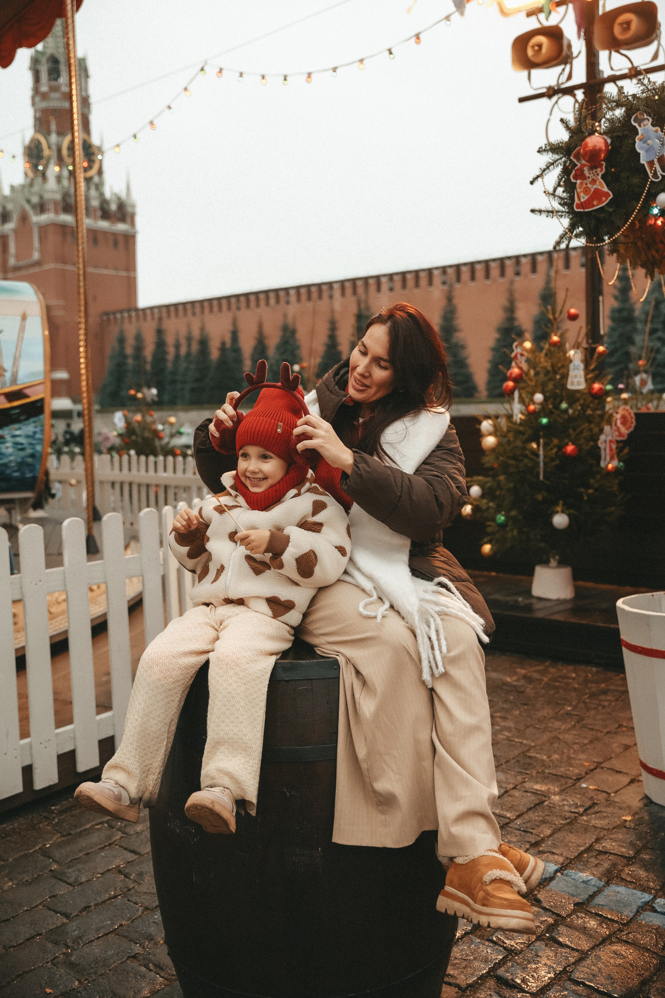 Новогодняя фотосессия на Гум ярмарка мама и дочка. Фотограф Владимир Москва