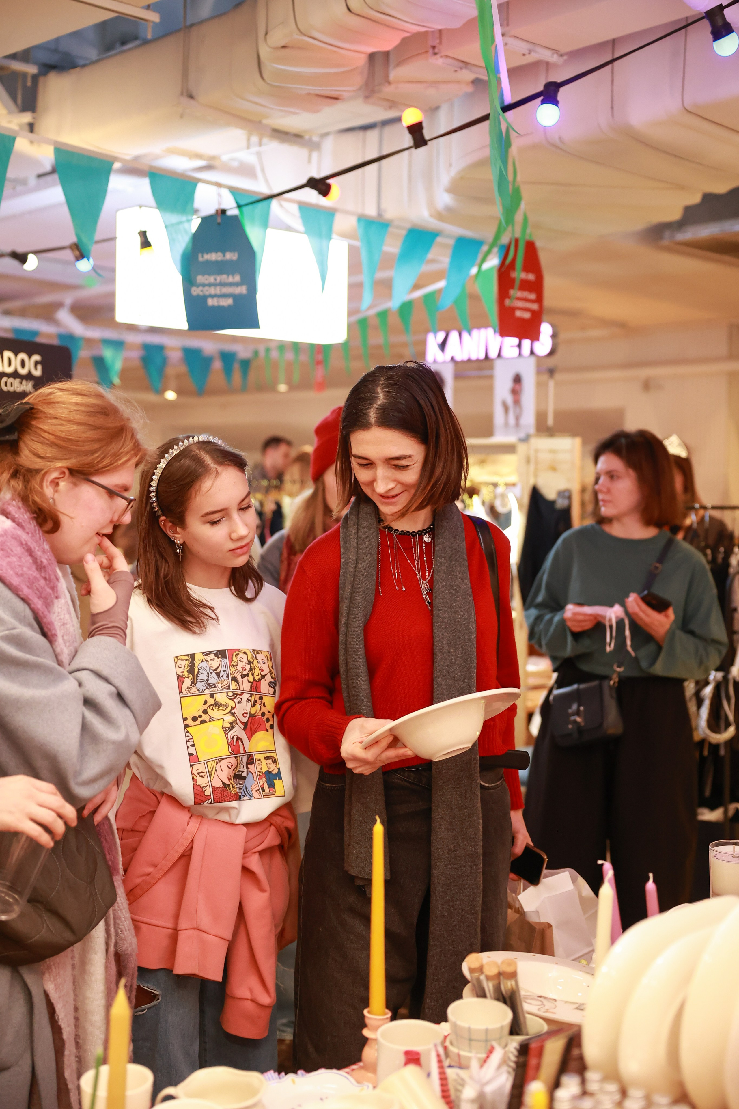 2–3 марта 2024 в пространстве «Три вокзала. Депо» / День 2 / фото Саша Жукова. Фотоотчеты «Ламбада-маркета»