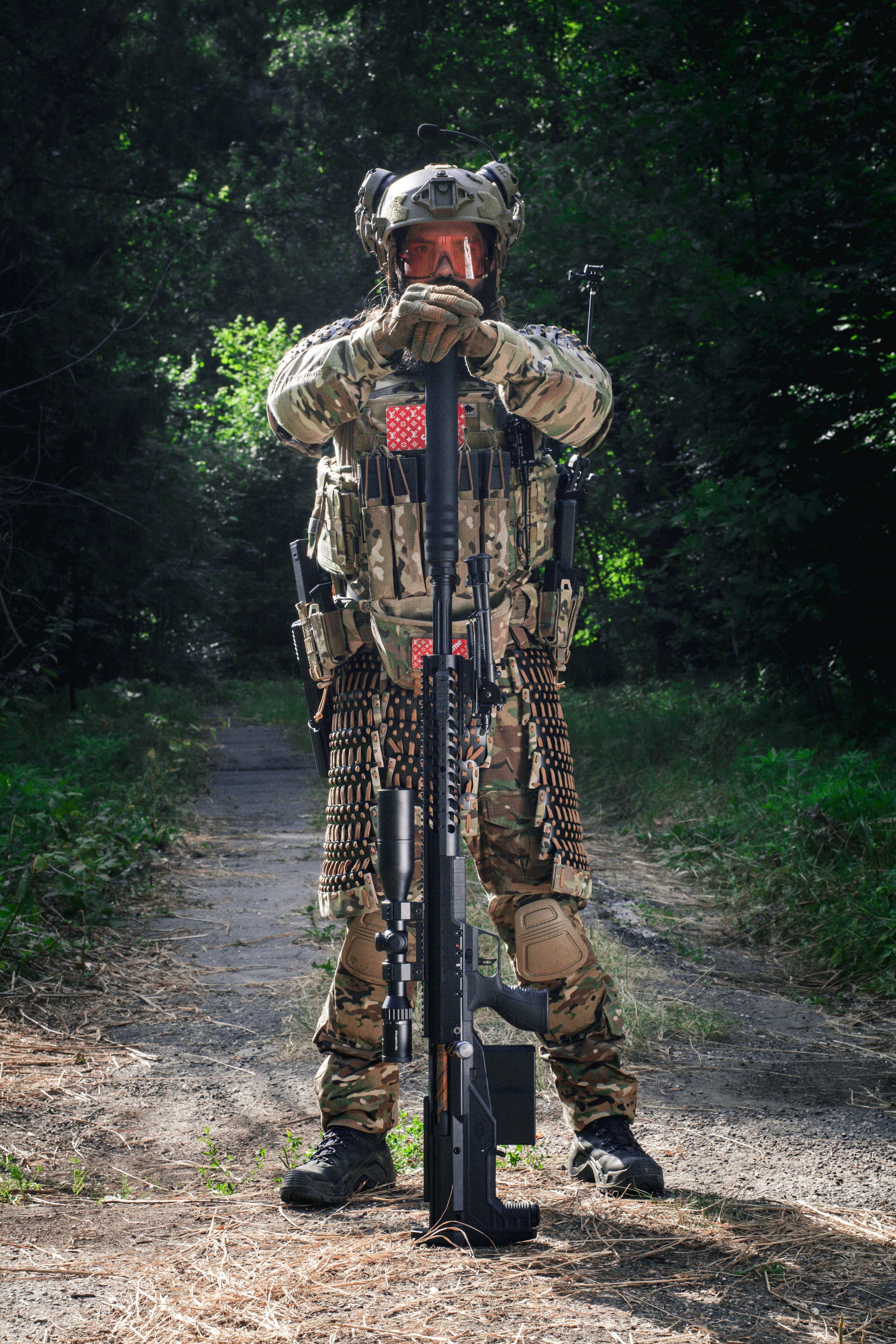 Фотосессия с оружием на заказ в Москве. Страйкбольная мастерская Бигич Воркшоп