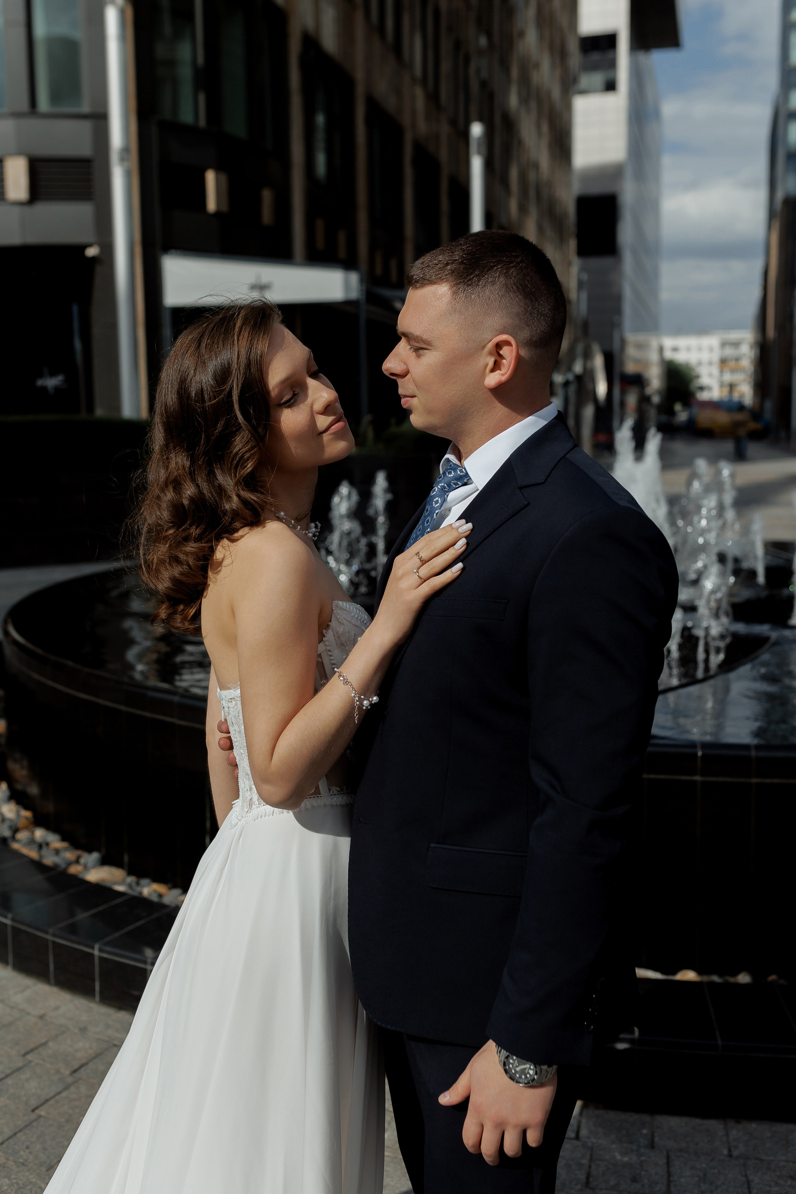 Свадебная прогулка по городу. Свадебный фотограф в Москве Дарья Олендарёва