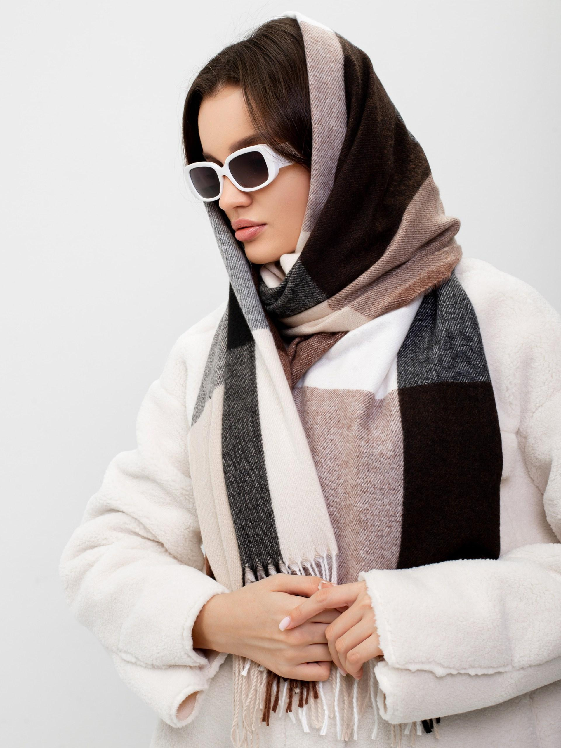 Модельная съемка на циклораме для маркетплейсов. ТМ Продакшн — Съемка для маркетплейсов в Москве