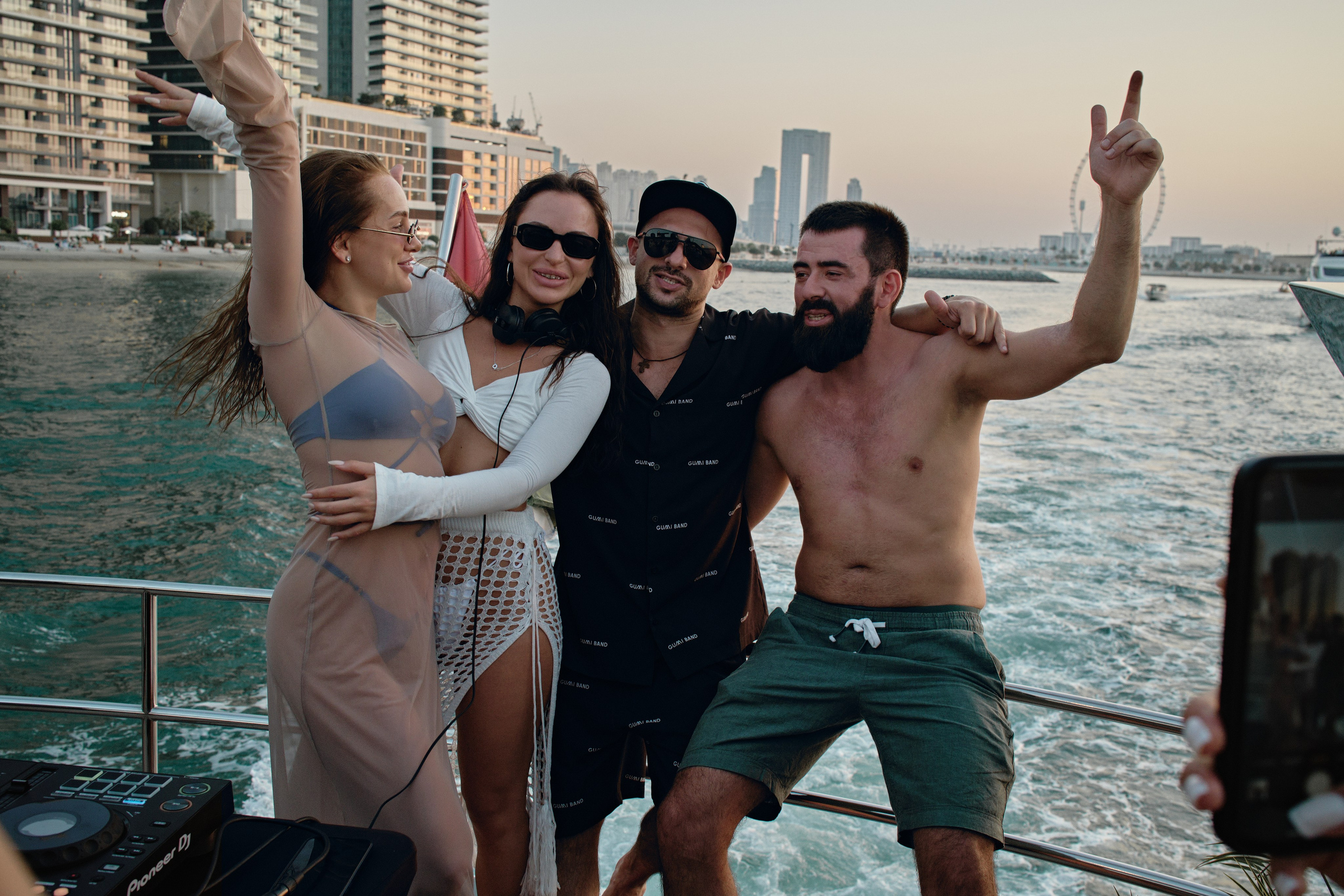 PAVEL DEREVYANKO. NOIZOMAX Художественный фотограф в Дубай