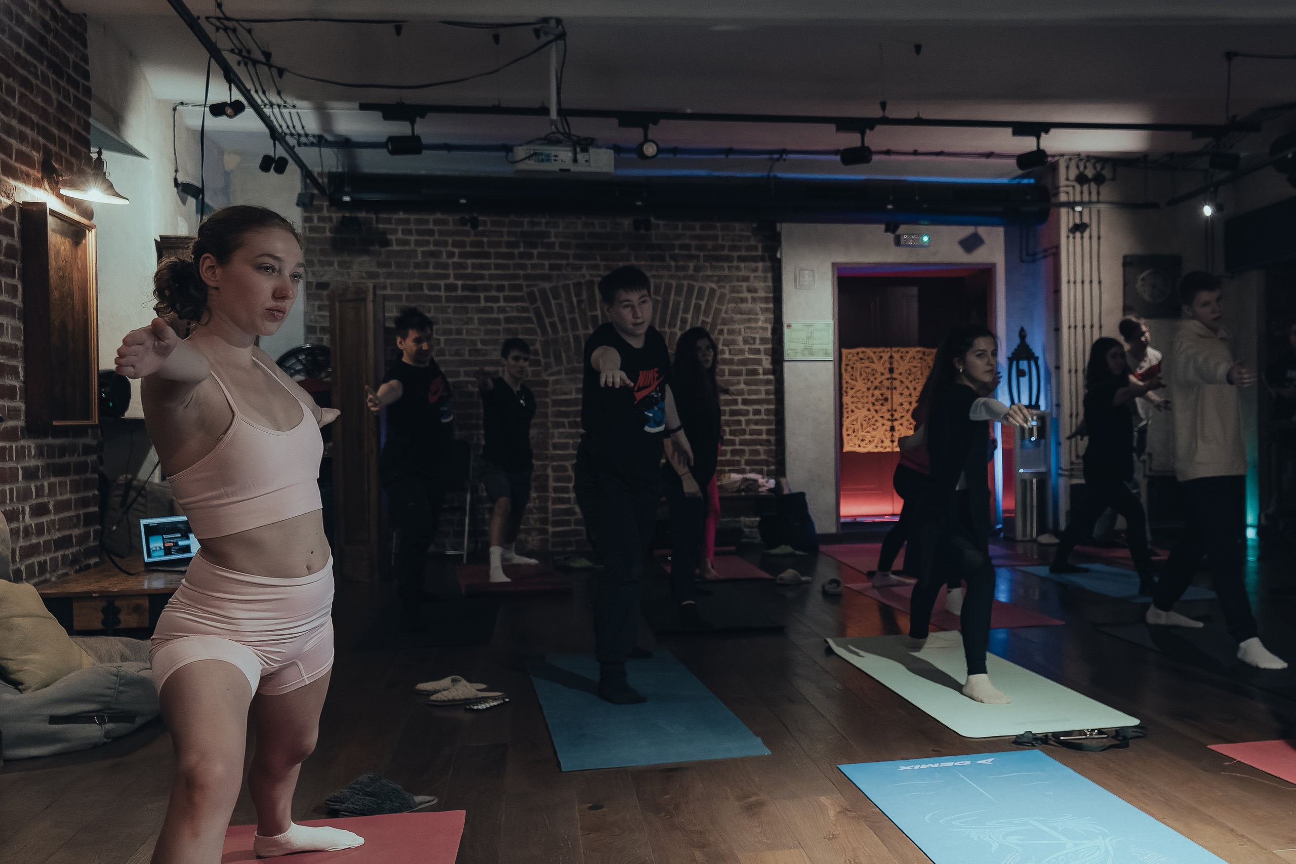 YOGA. NOIZOMAX Художественный фотограф в Дубай