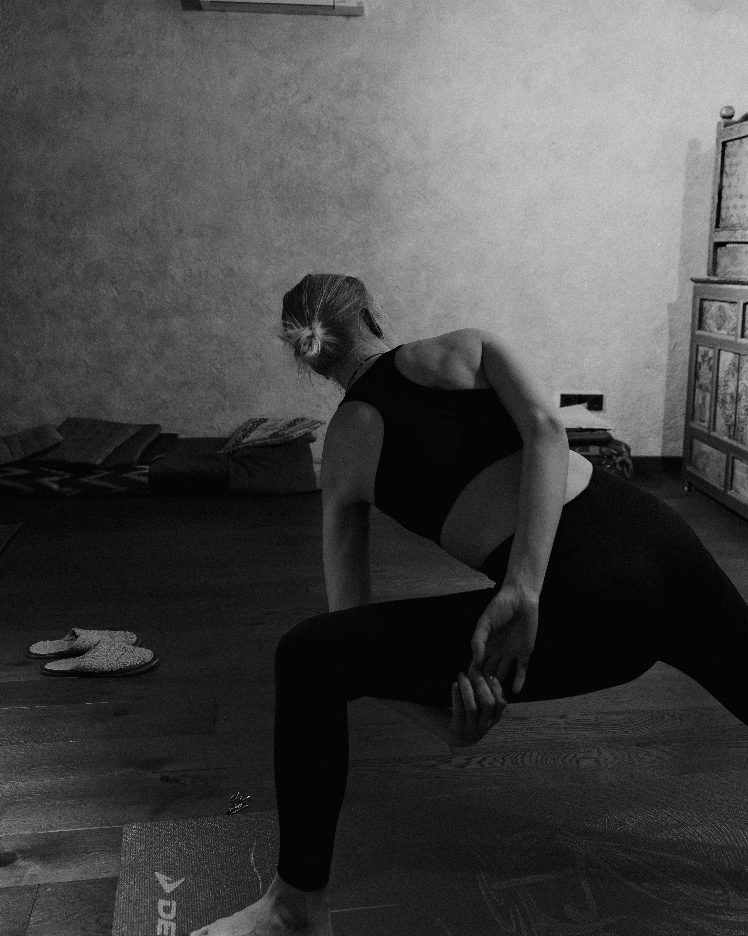 YOGA. NOIZOMAX Художественный фотограф в Дубай