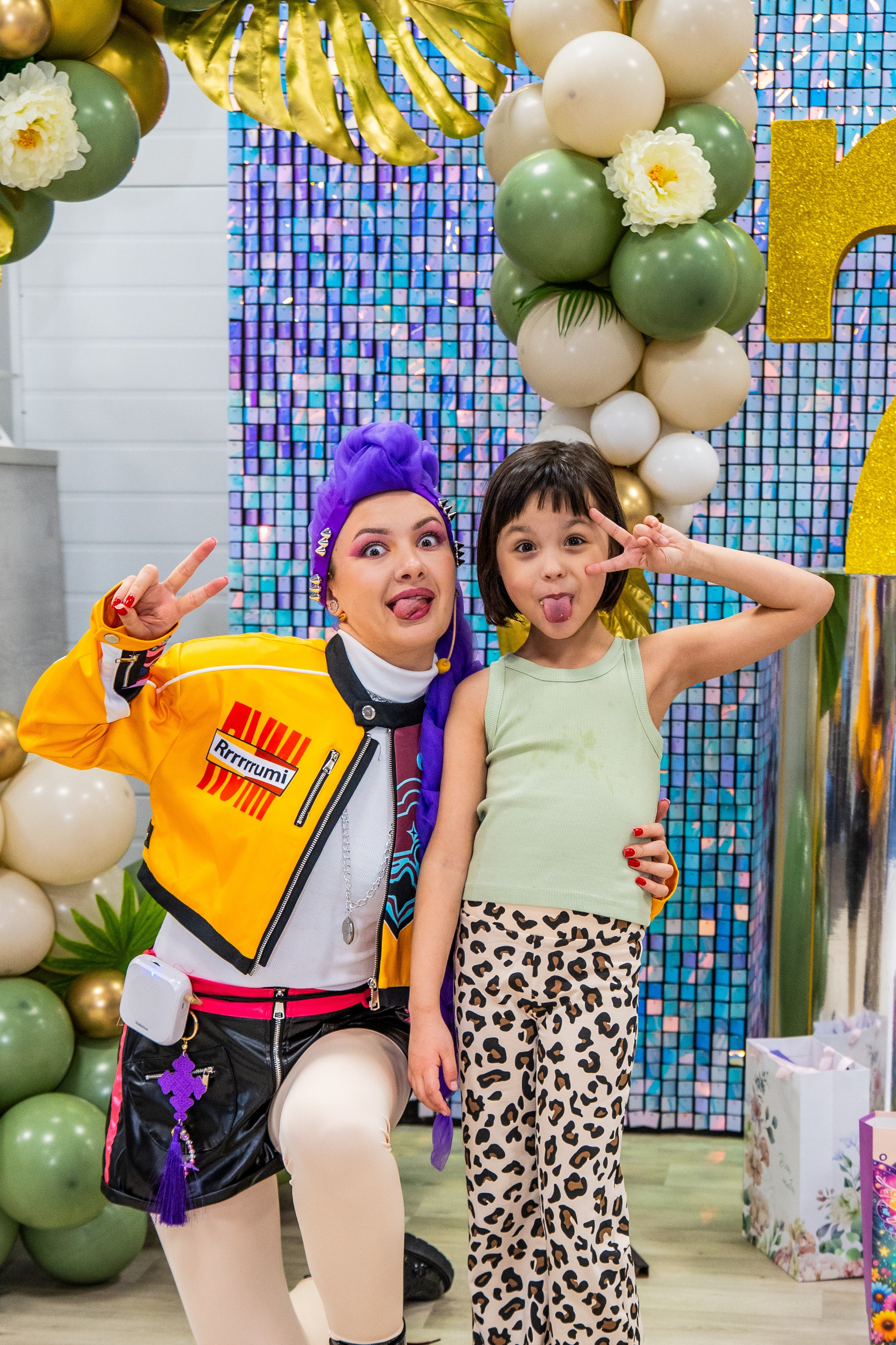 День Рождения Аленочки в Ниндзя Кидс в гости к ней пришла Супер Звезда Руми. Я Ольга Казанцева, фотографирую снимаю ваши киноистории и печатаю фото и цифровые портреты на холсте