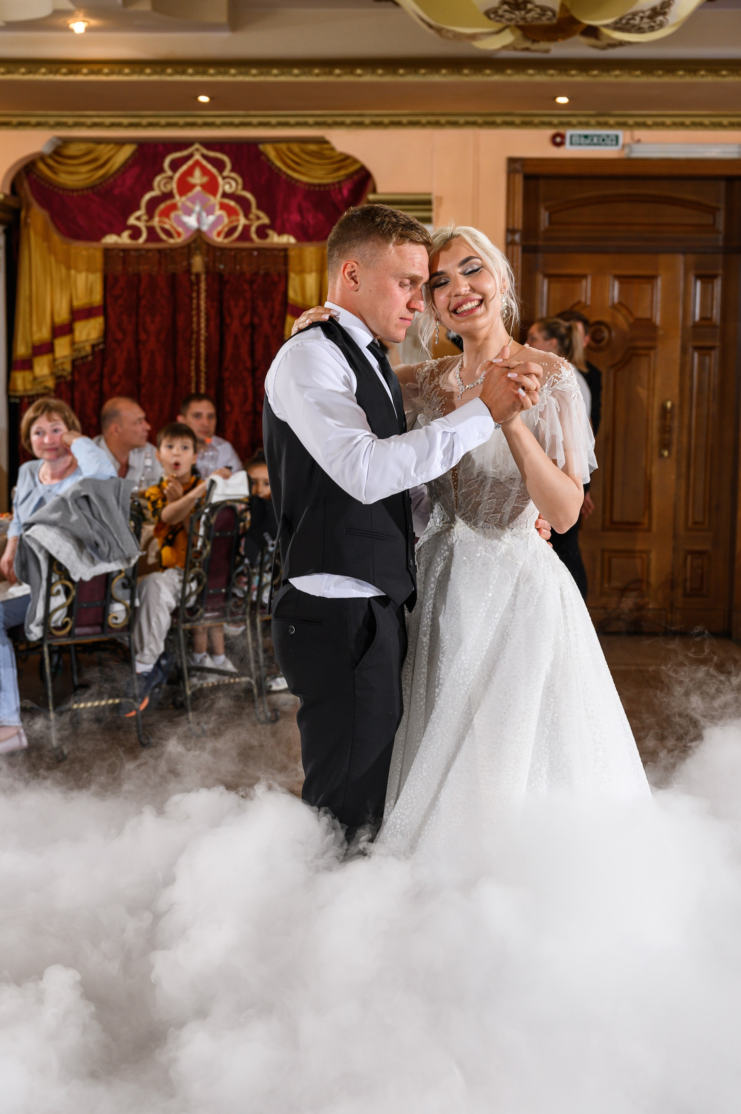 Свадебная фотосессия гостиничный комплекс Бережки Холл. Свадебный фотограф Москва Юрий Кульман