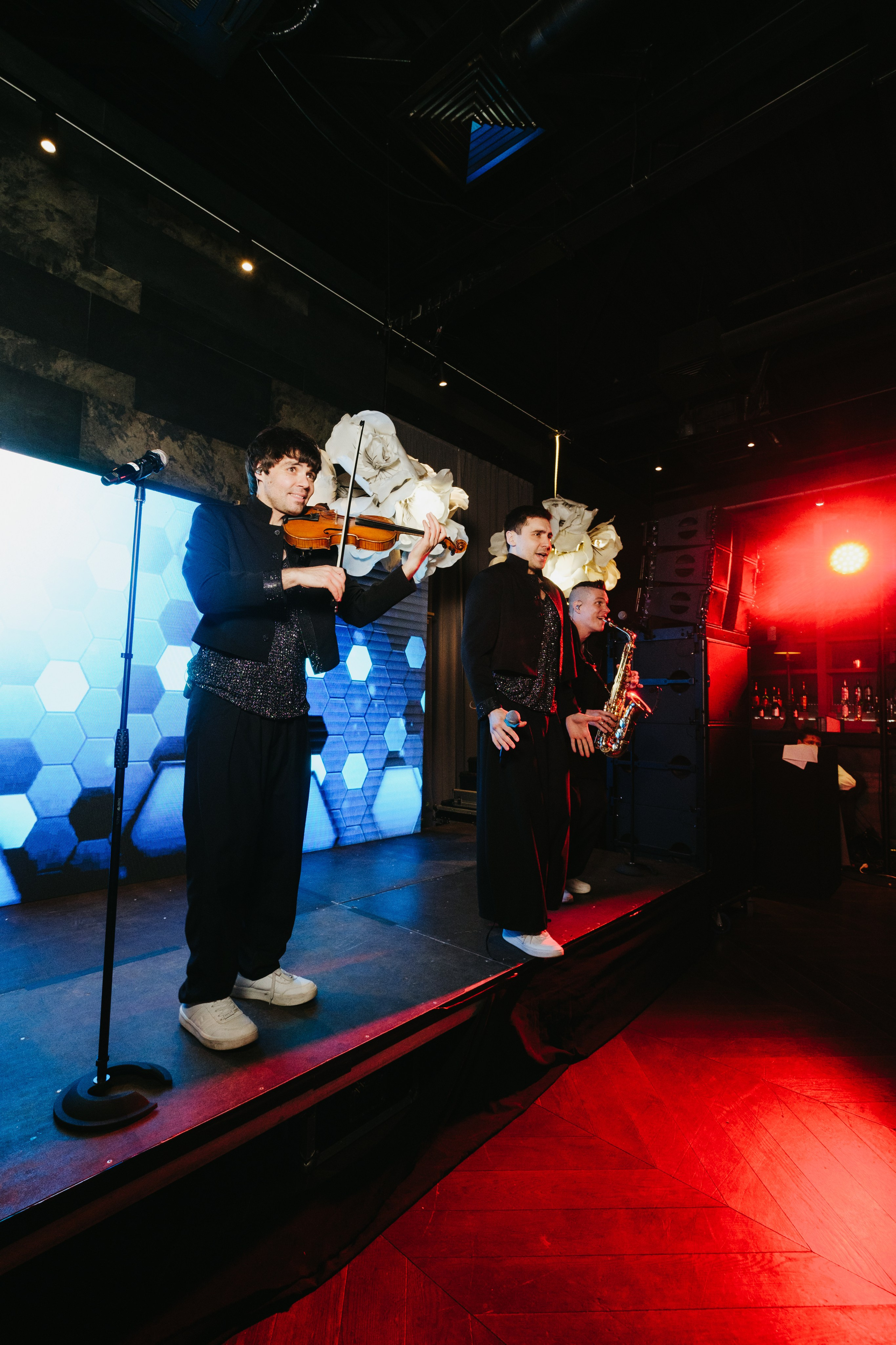 Корпоратив в Сириусу (Адлер) 10 лет компании. Свадебный фотограф Денис Ожигин в Краснодаре и крае. Эмоциональная и стильная съемка вашего дня