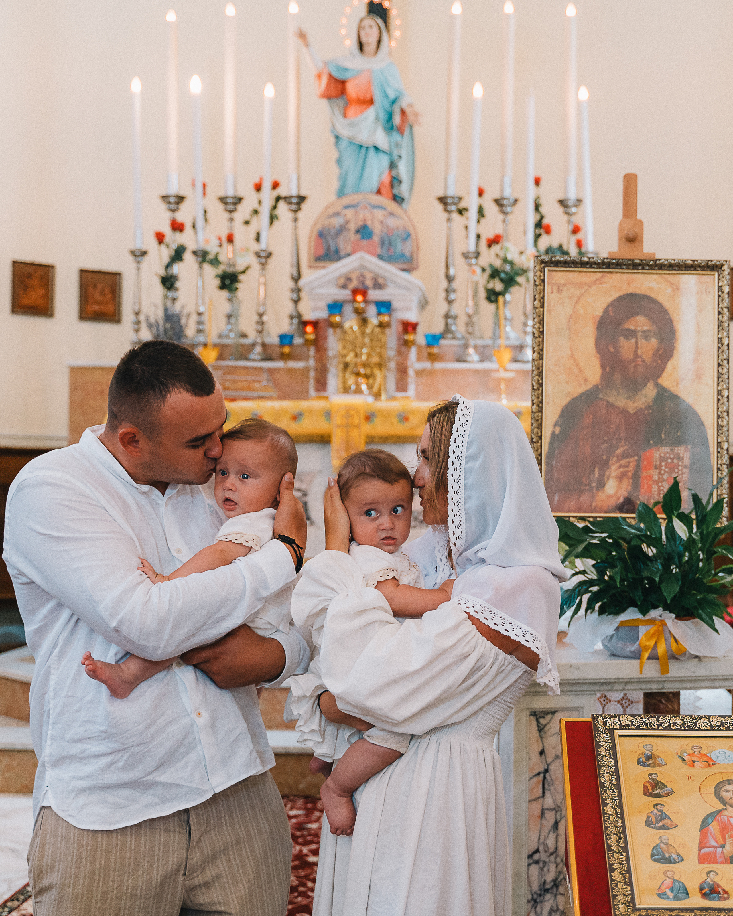 Battesimo gemelli. Family Lifestyle Photographer in Lucca, Italia