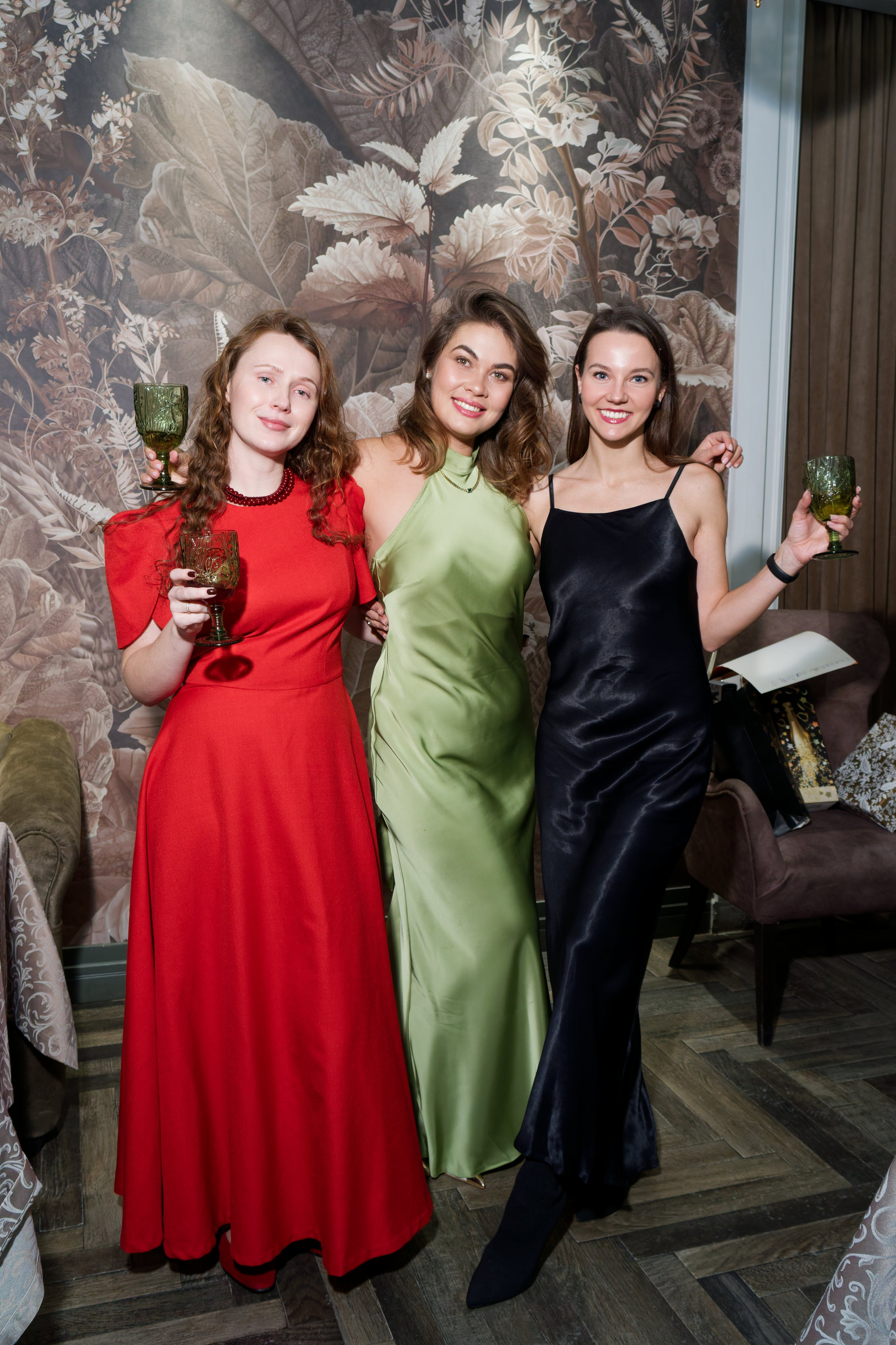 День рождения в ресторане. Репортажный, event-фотограф во Владивостоке