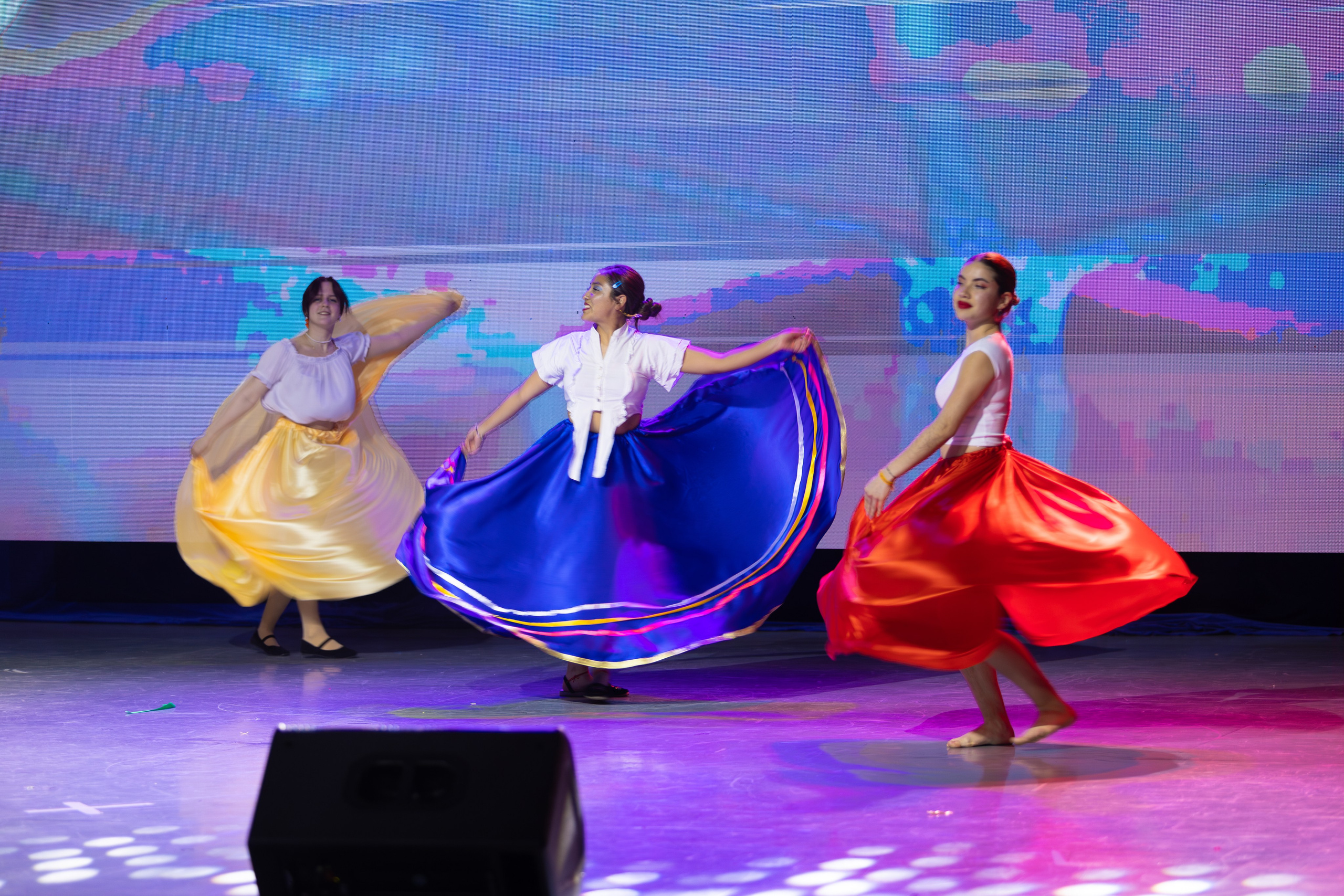 День международного студенческого единства в ДВФУ. Олег Катакинов| Репортажный фотограф в городе у моря (Владивосток)