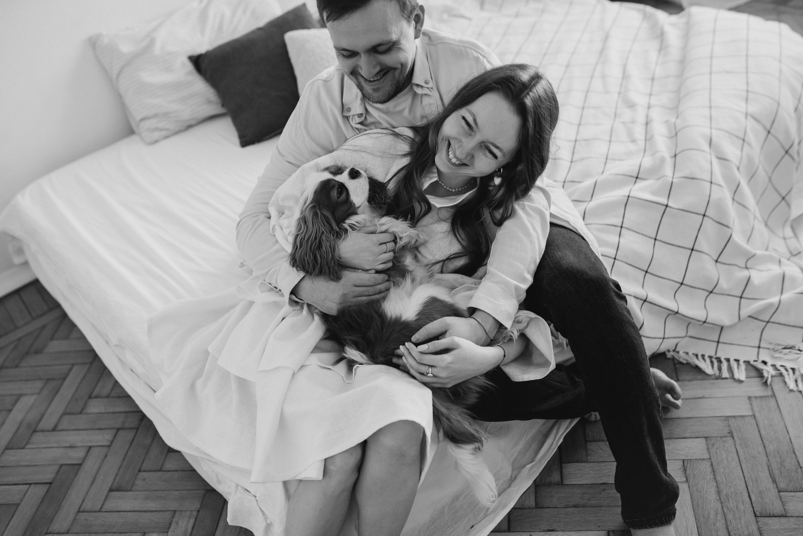 Юля и Сережа в винтажной квартире. Семейный фотограф в Москве Лилия Лебедева