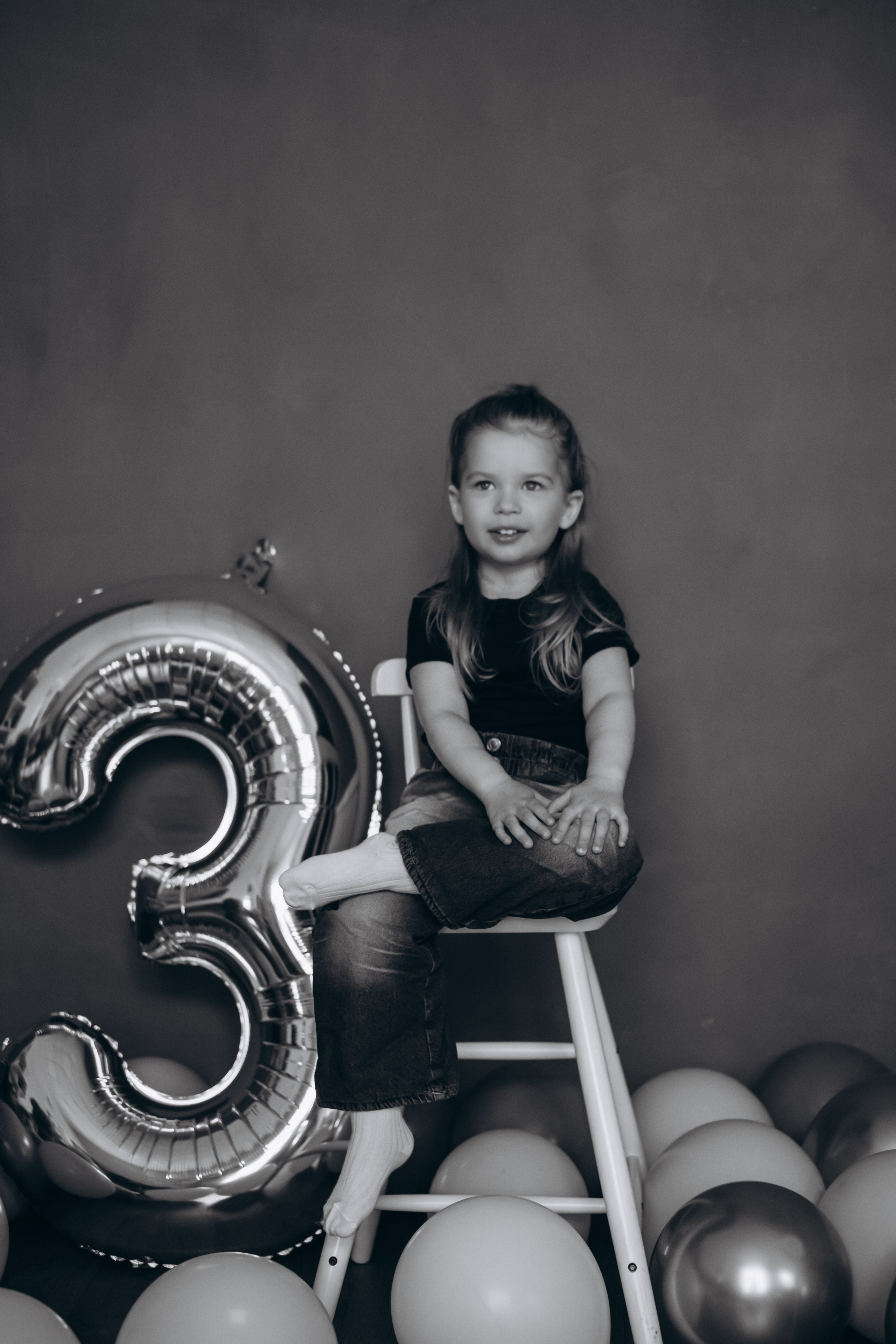 Фотосессия «День рождения» в минималистичной студии. Фотограф Новосибирск Анна Рождественская