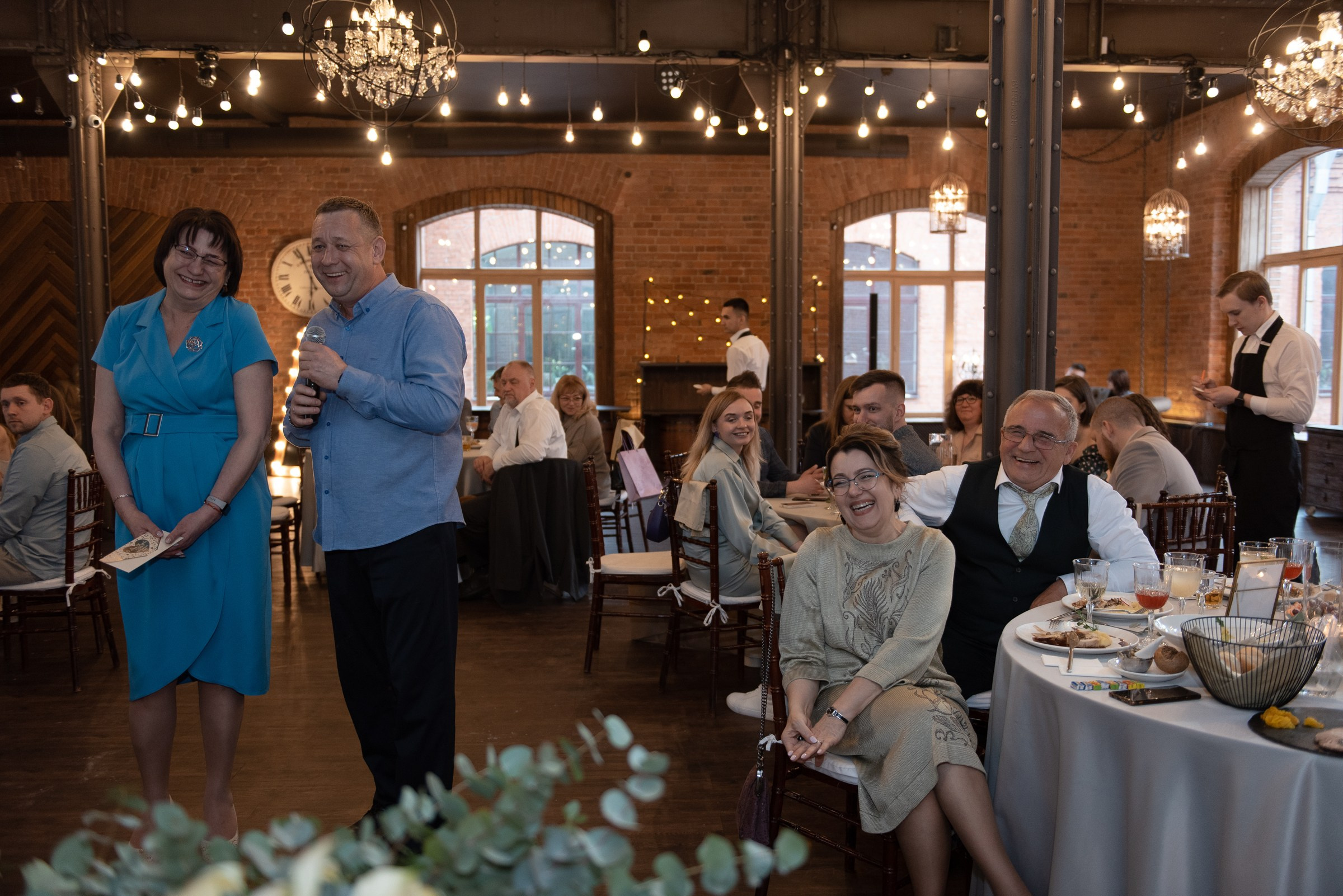 свадебный банкет в весеннем лофте