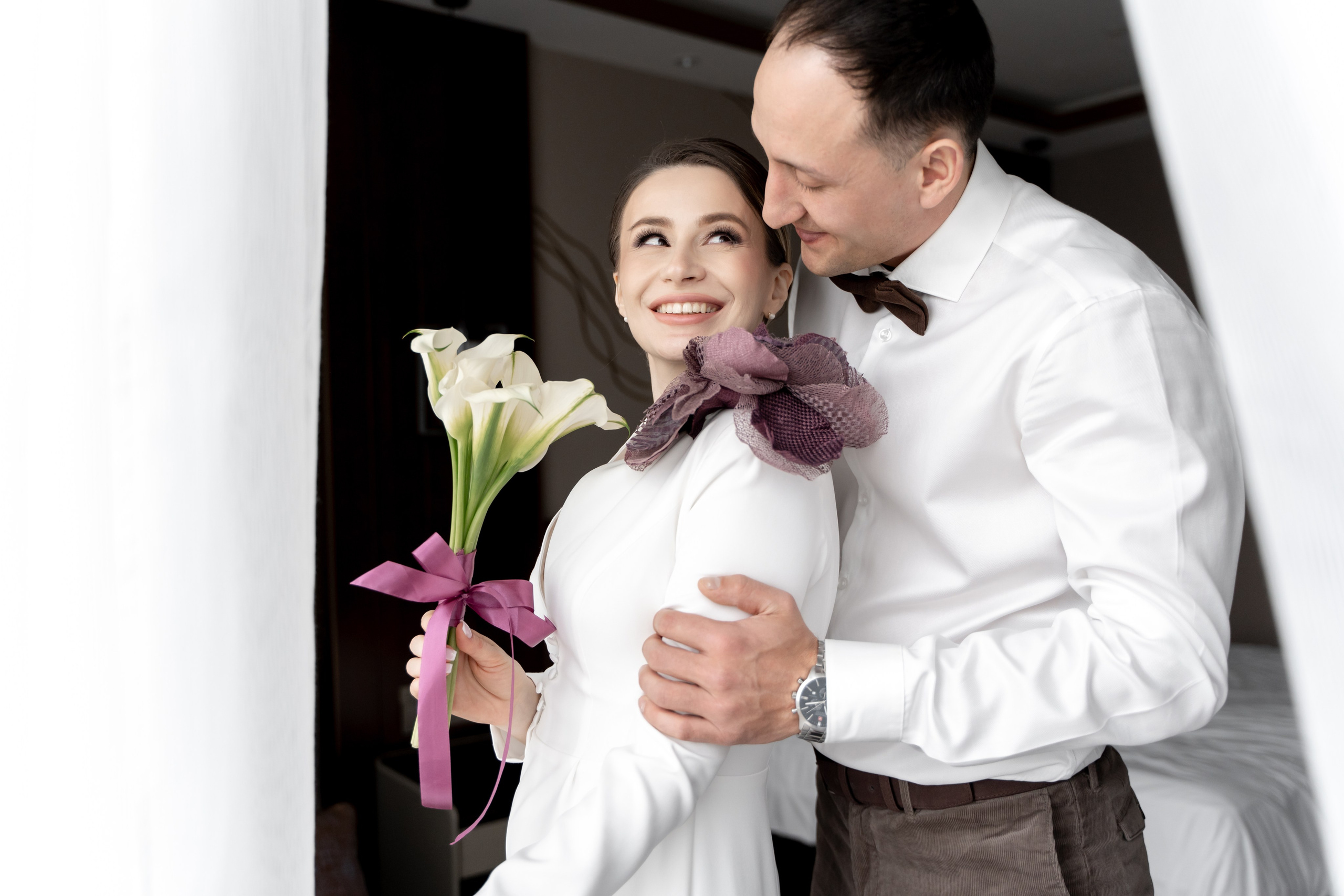 Свадебный фотограф в Москве. Свадебный фотограф Видное, Бутово, Домодедово, Щербинка, Царицыно. Свадебная фотосессия и сборы невесты в отеле Soluxe. Регистрация брака во дворце бракосочетания ВДНХ. Свадьба на ВДНХ. Свадебная фотосессия с ретро автомобилем Чайка. 