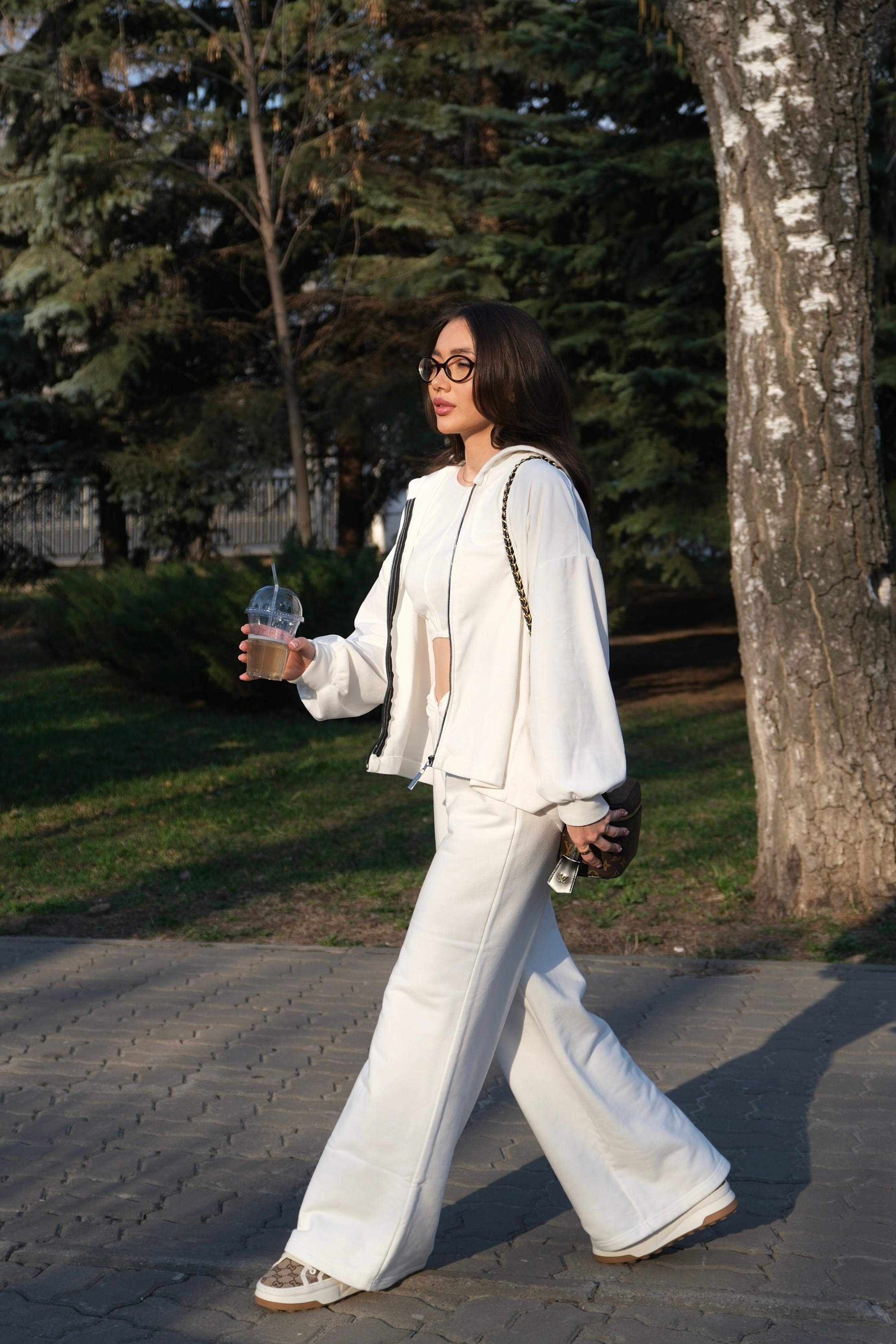 В кафе. Фотограф на камеру и мобильная съемка в Казани Лидия