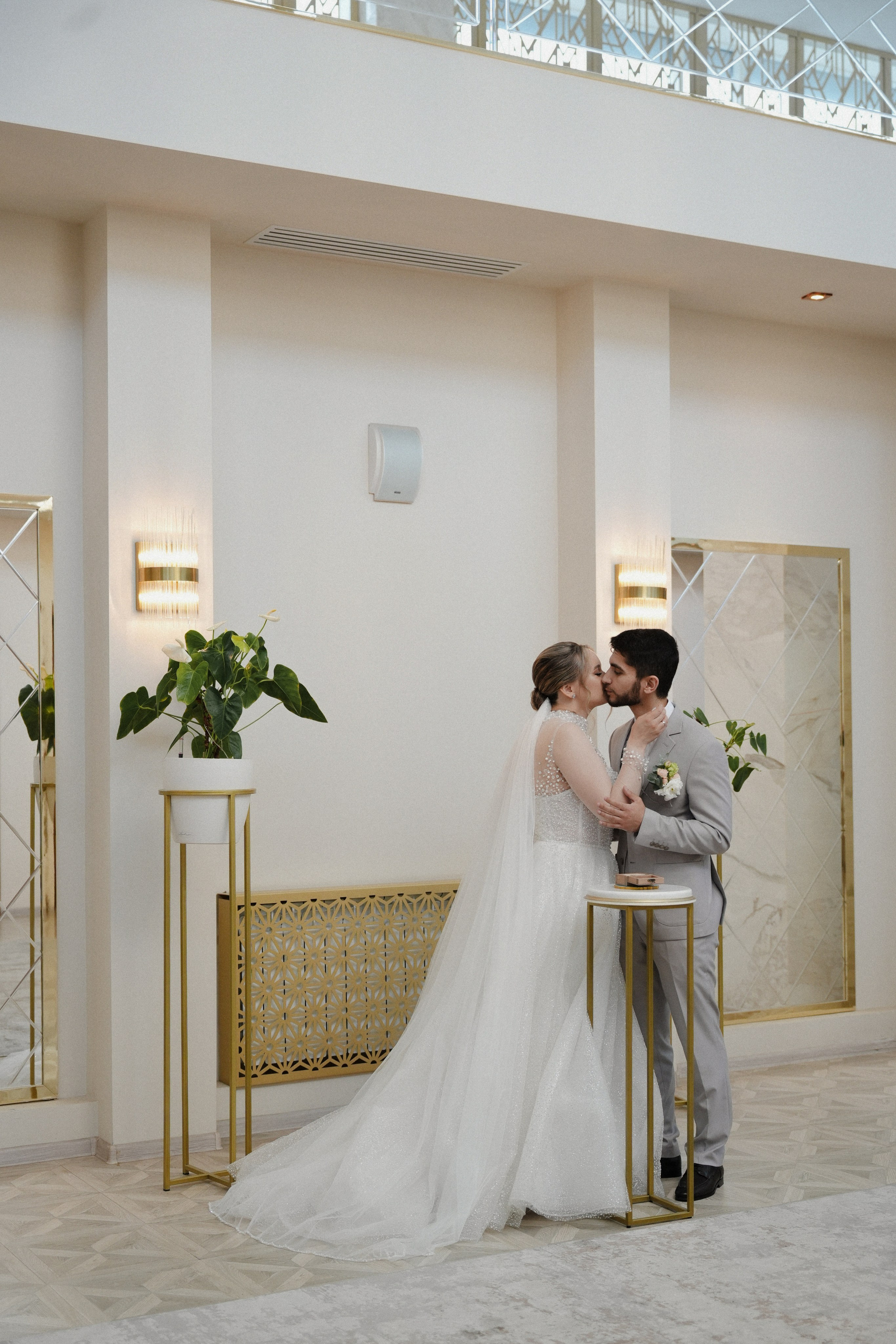 Сборы жениха и невесты, бракосочетание в Савеловском загсе, выездная церемония