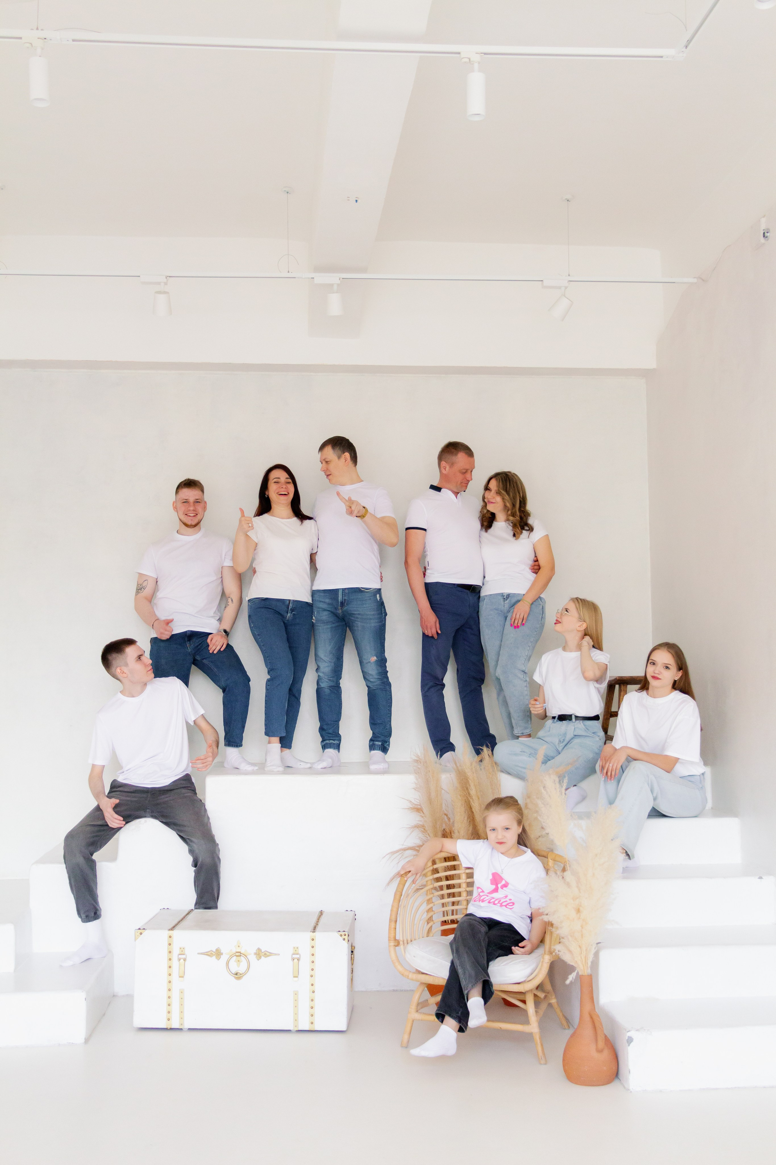 Две сестры. Две семьи. Одна любовь. Семейная фотосессия в студии, Екатеринбург. Фотограф в Екатеринбурге Пойгина Елена