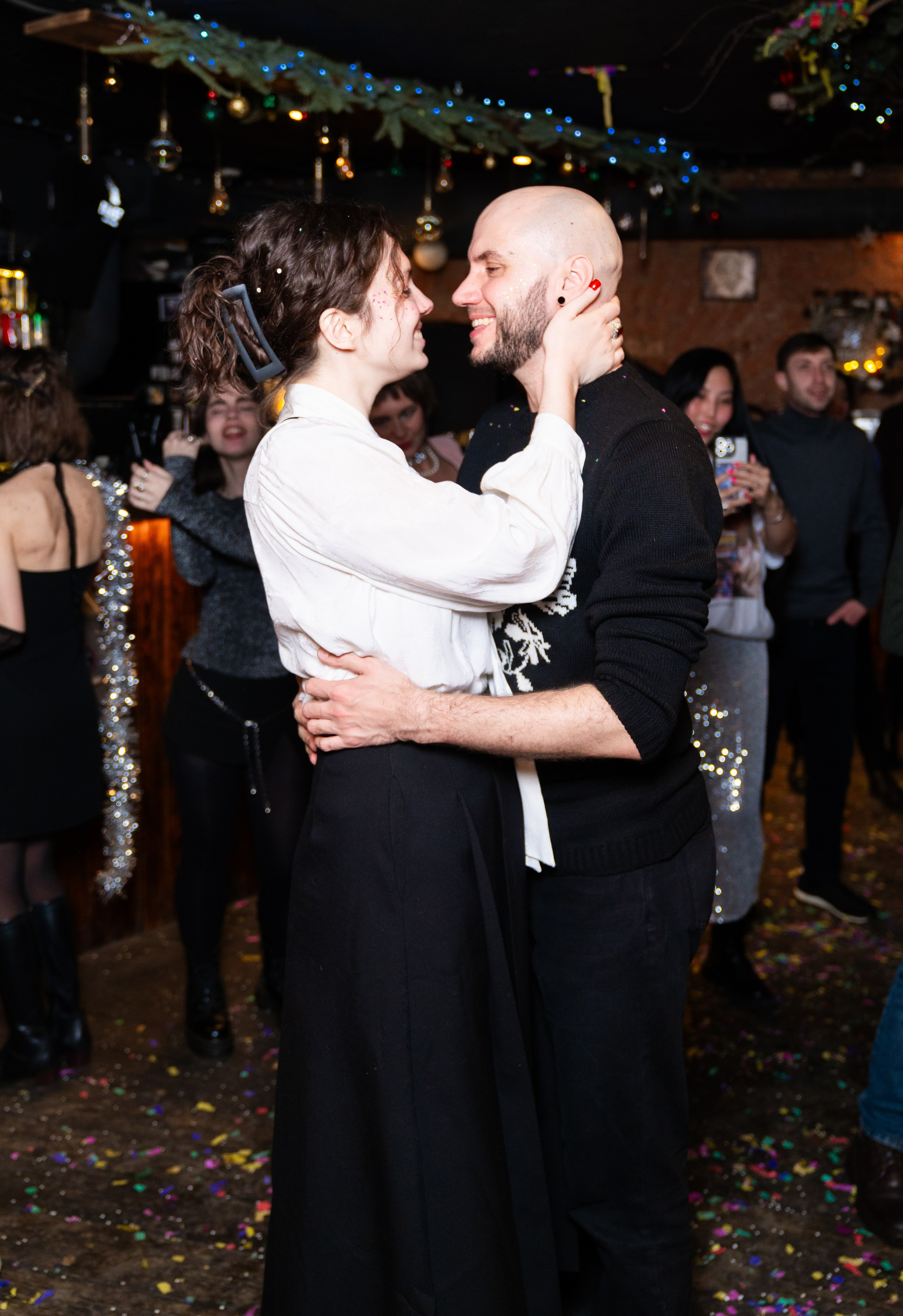 Новый год 2026. Новогодняя ночь 2026 в баре Дебошир (Debaser). Репортажный, street и urban фотограф в Санкт-Петербурге Мальцев Евгений