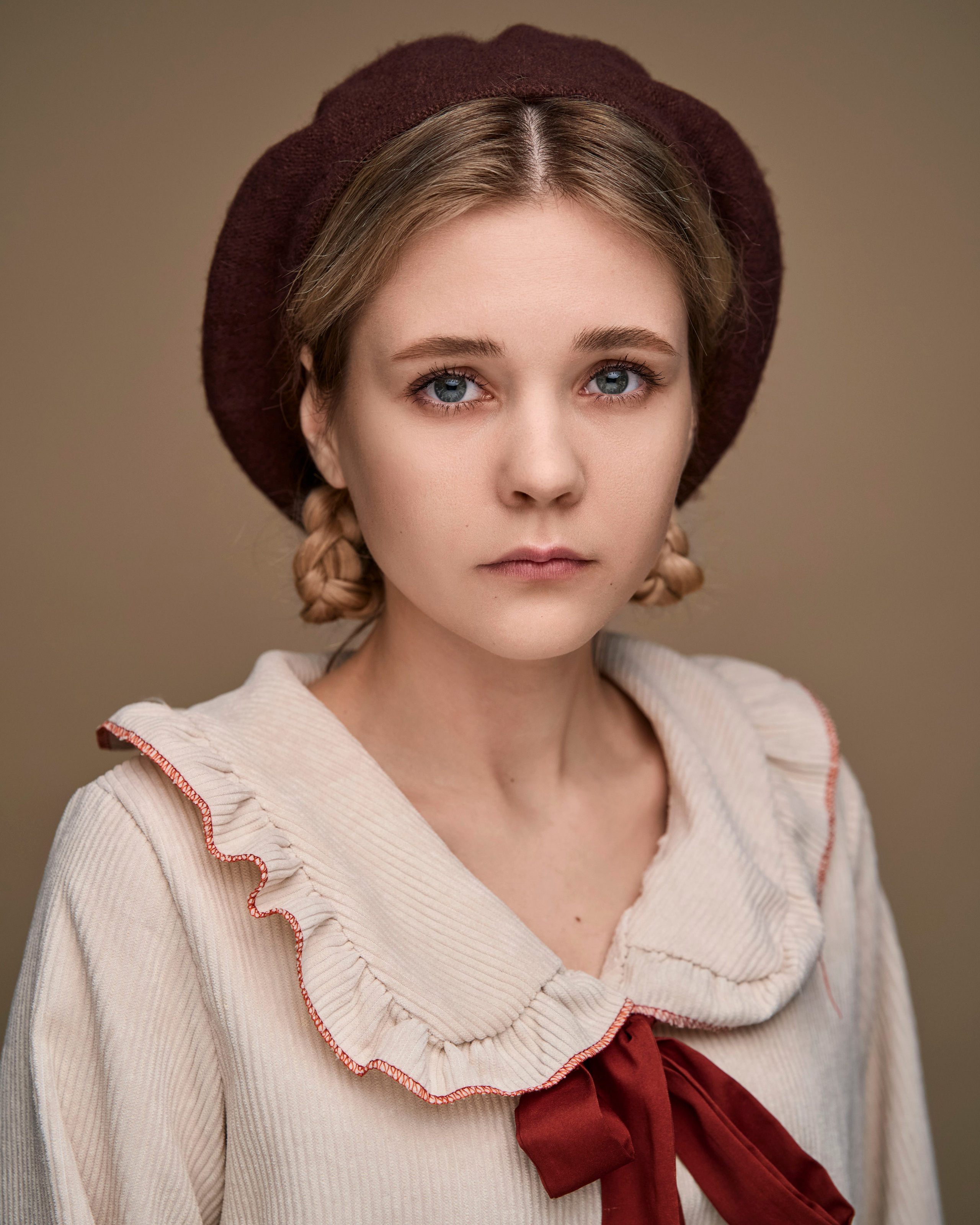 Актерское портфолио на цветных фонах